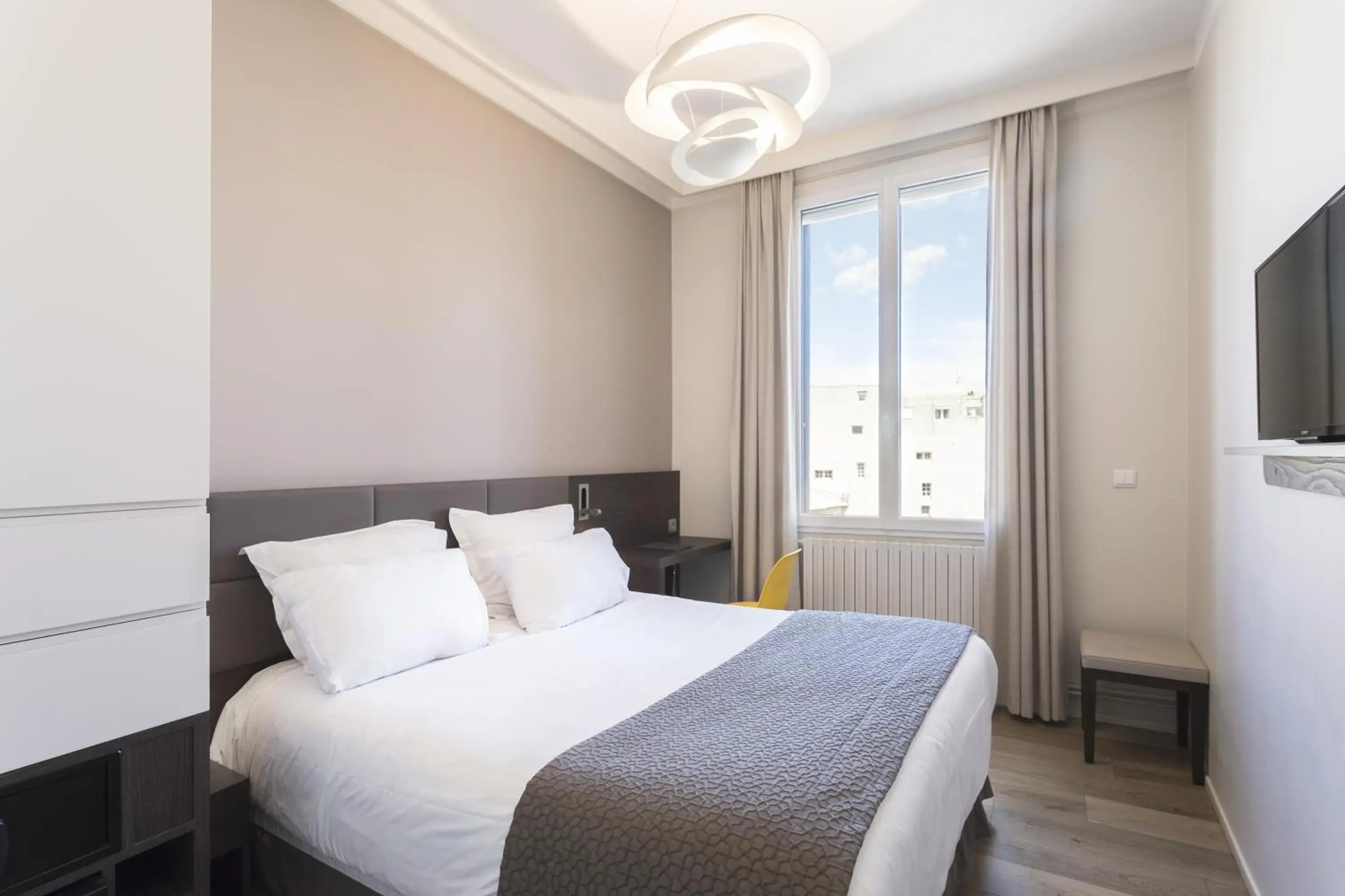 Bedroom in Negrecoste Hôtel & Spa