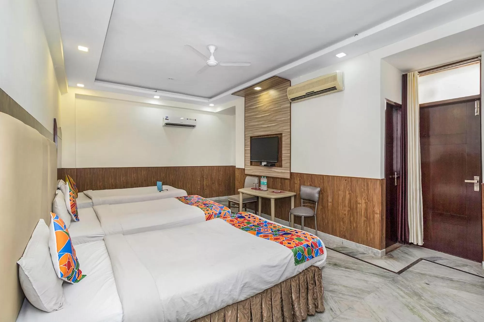 Photo of the whole room, Bed in FabHotel Jindal Palace