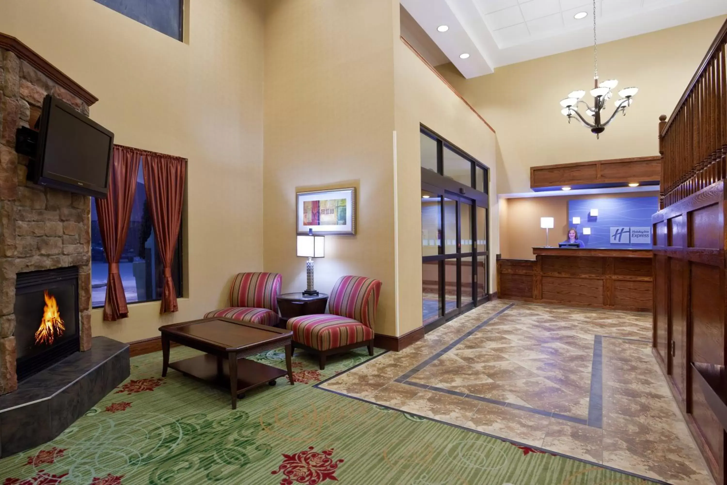 Lobby or reception, Seating Area in Holiday Inn Express Hotel & Suites Cleveland-Streetsboro, an IHG Hotel