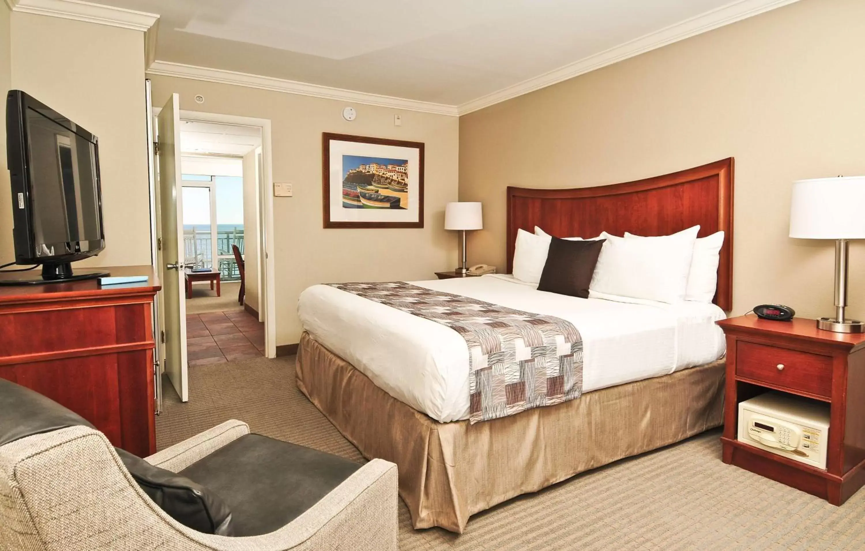 Photo of the whole room, Bed in The Sandbar Hotel, Trademark Collection by Wyndham