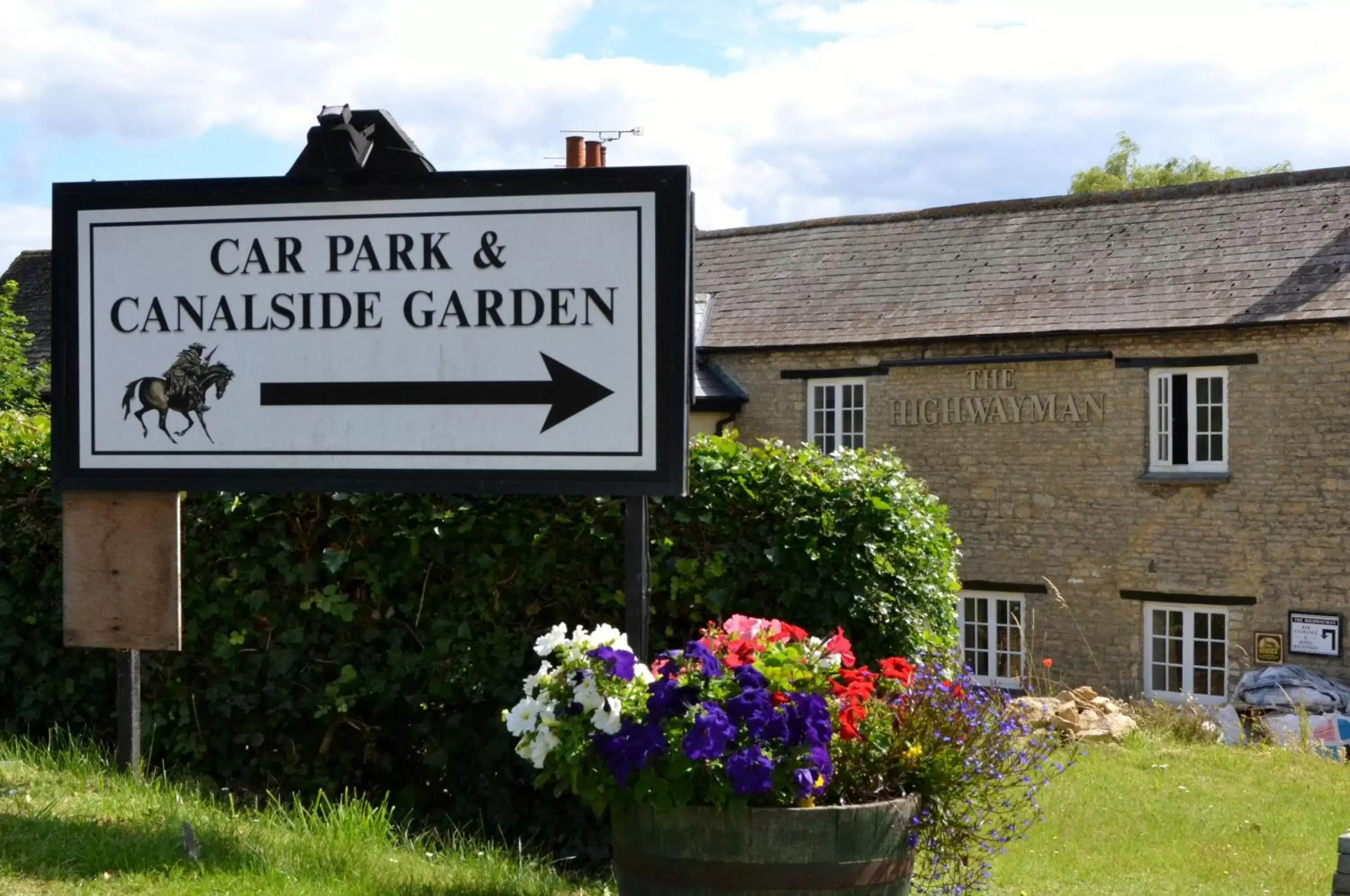 Garden, Property Building in The Highwayman Hotel