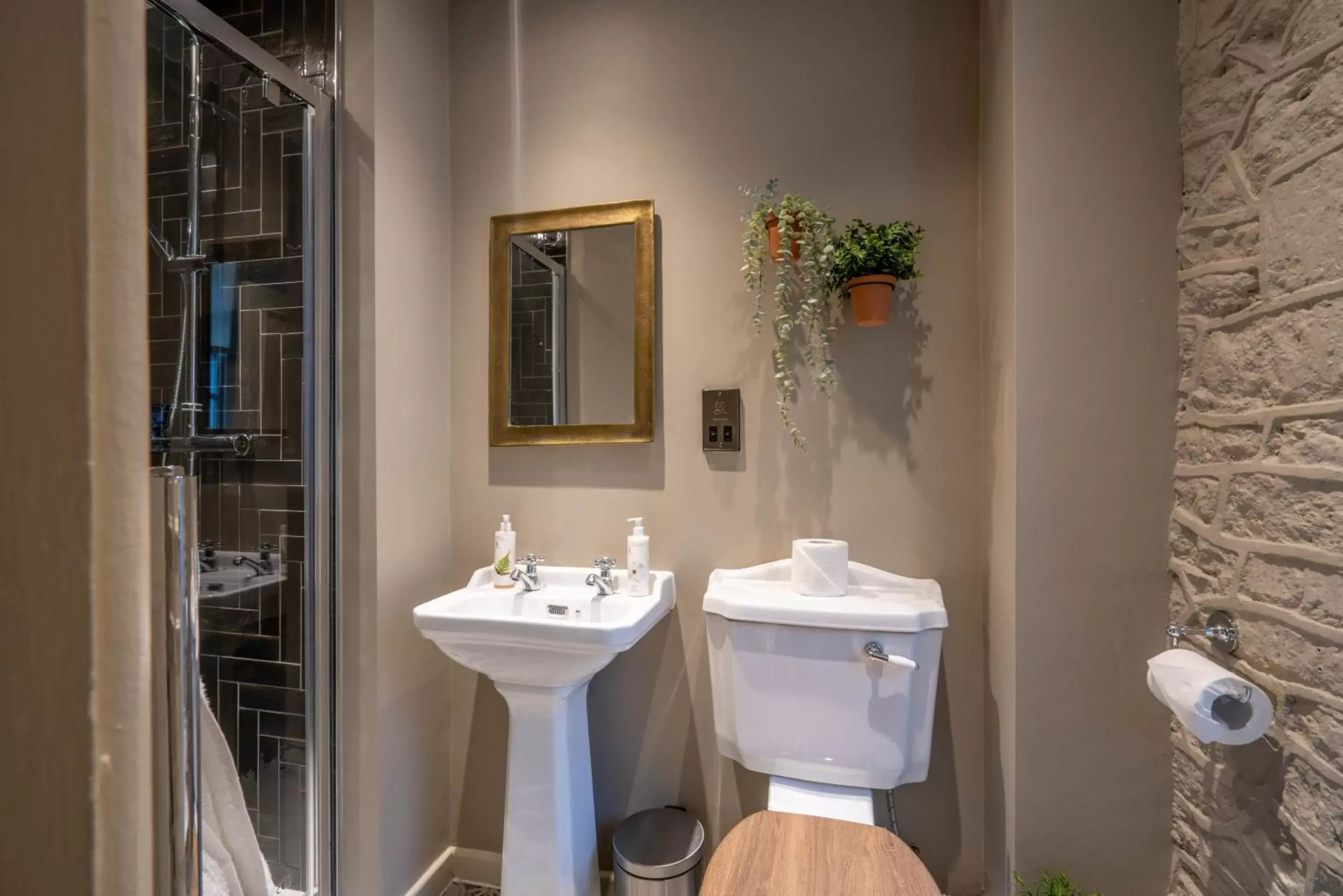 Bathroom in The George Inn & Plaine