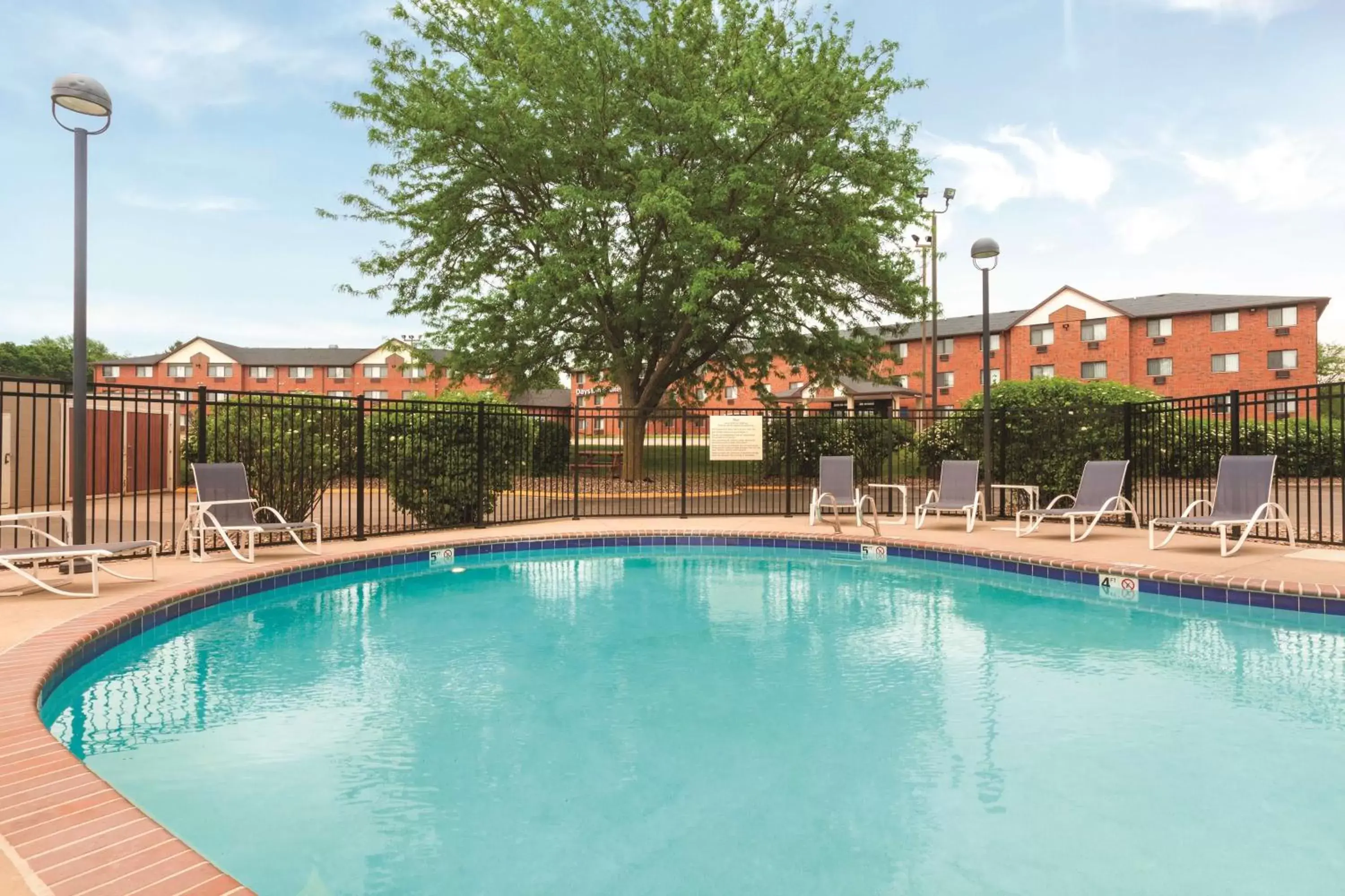 Pool view, Swimming Pool in Hampton Inn Des Moines-Airport