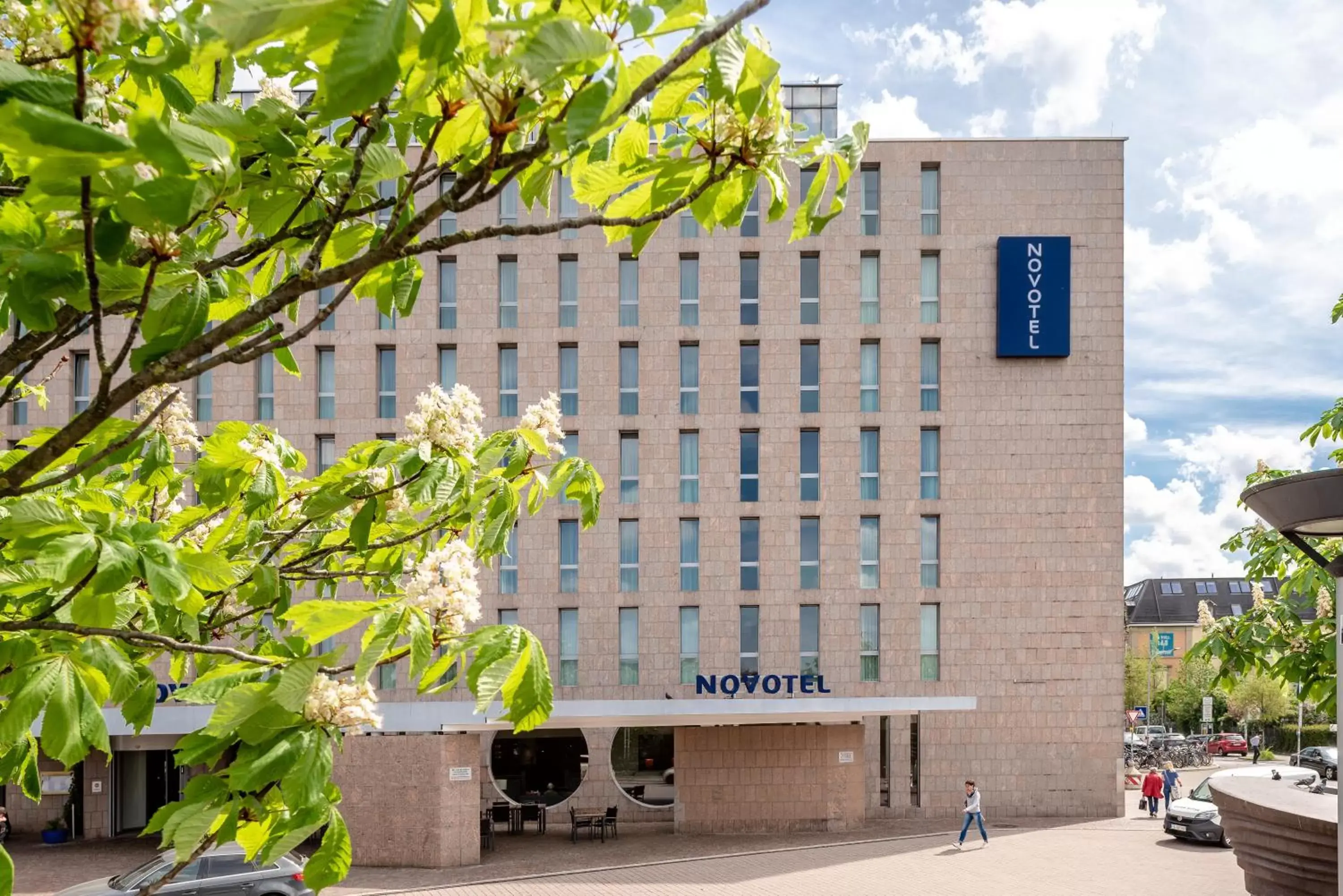 Facade/entrance, Property Building in Novotel Freiburg am Konzerthaus