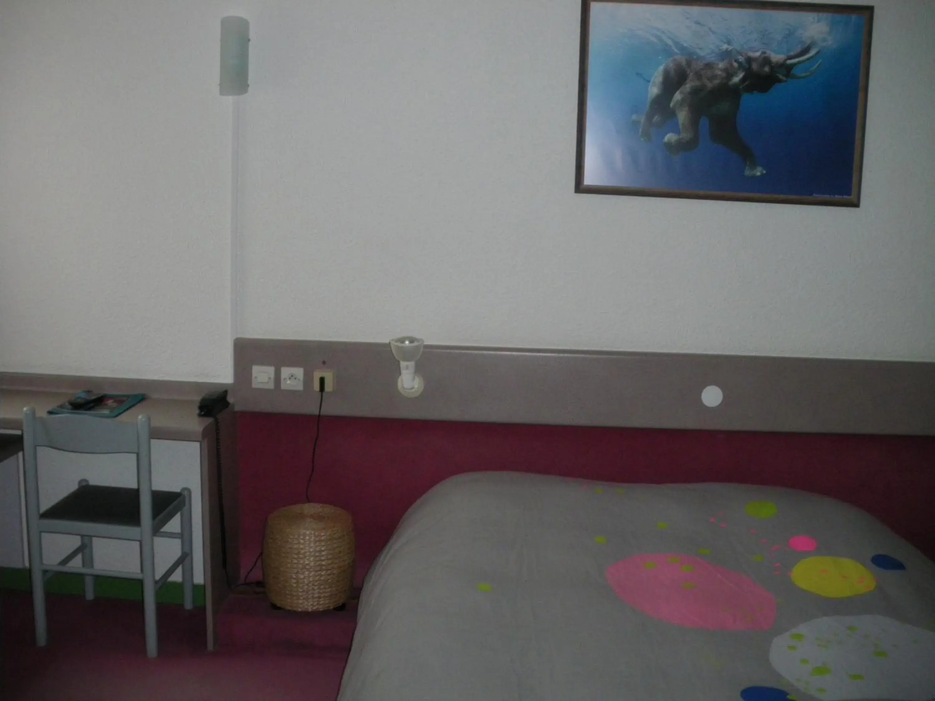 Photo of the whole room, Bed in Contact Hôtel Come Inn