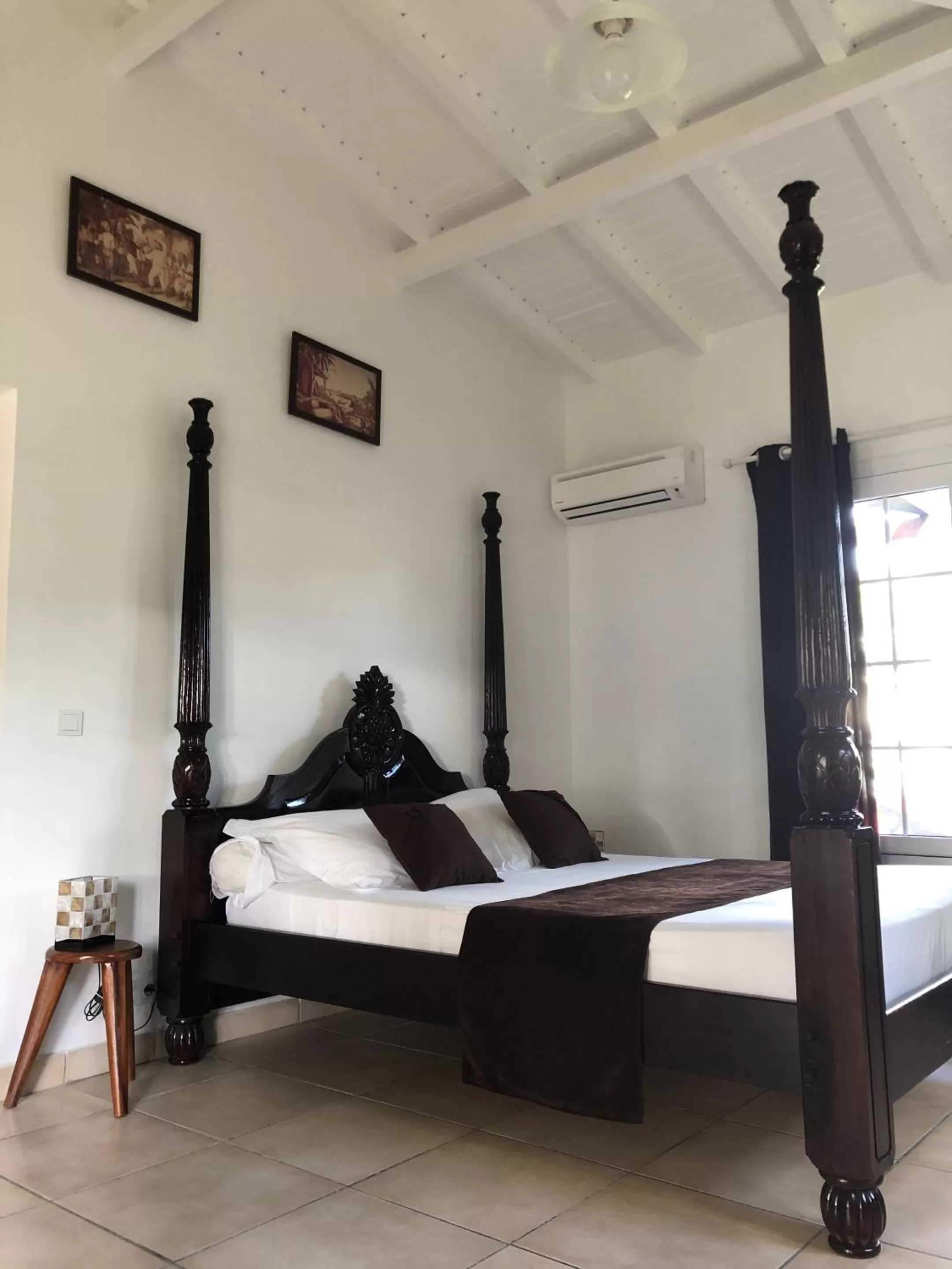 Bedroom, Bed in Chambres d'hôtes et villas chez Flo