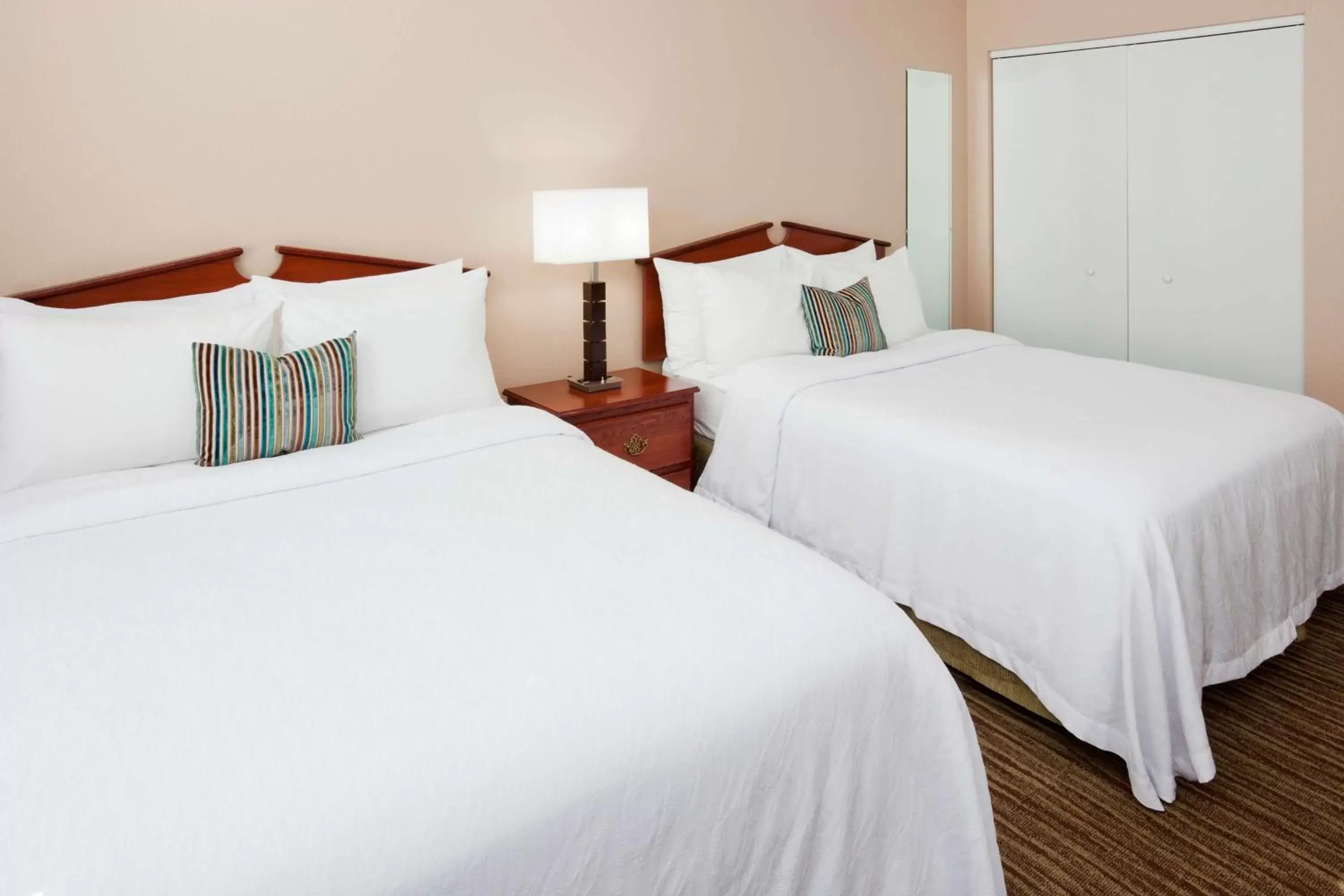 Bed in GrandStay Residential Suites Hotel Faribault