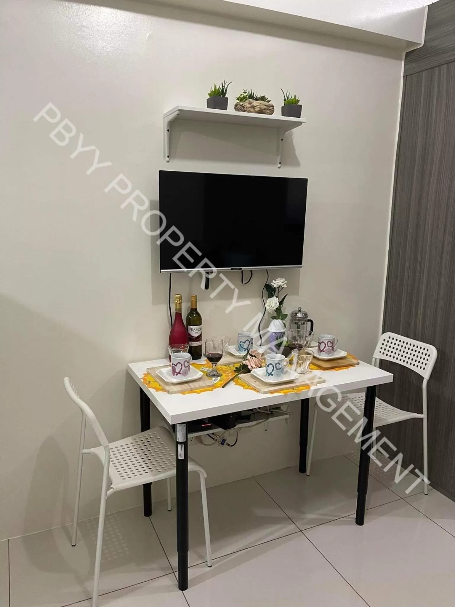 Dining area in Green Residences Staycation by PBYY