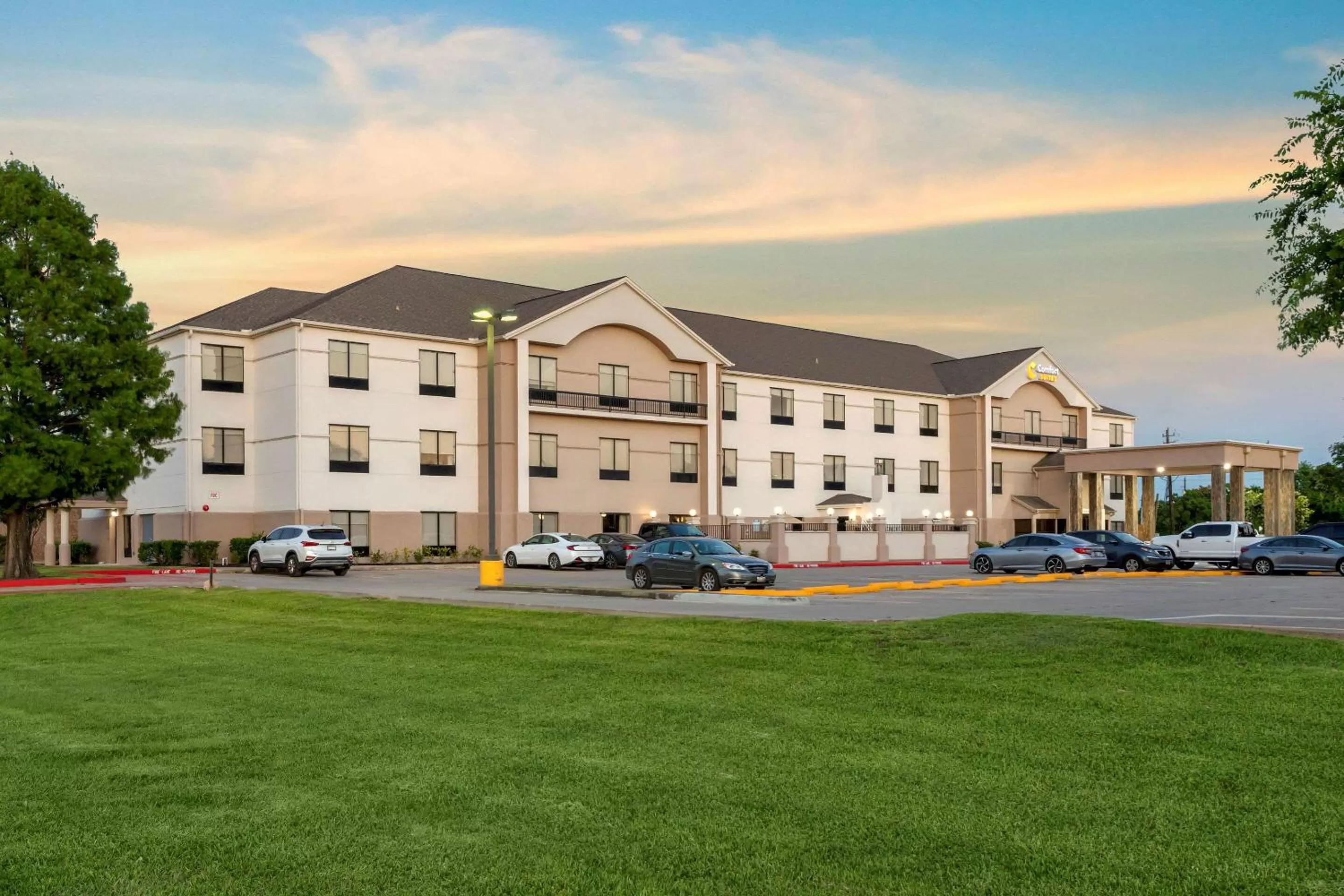 Property building in Comfort Suites La Porte - Baytown