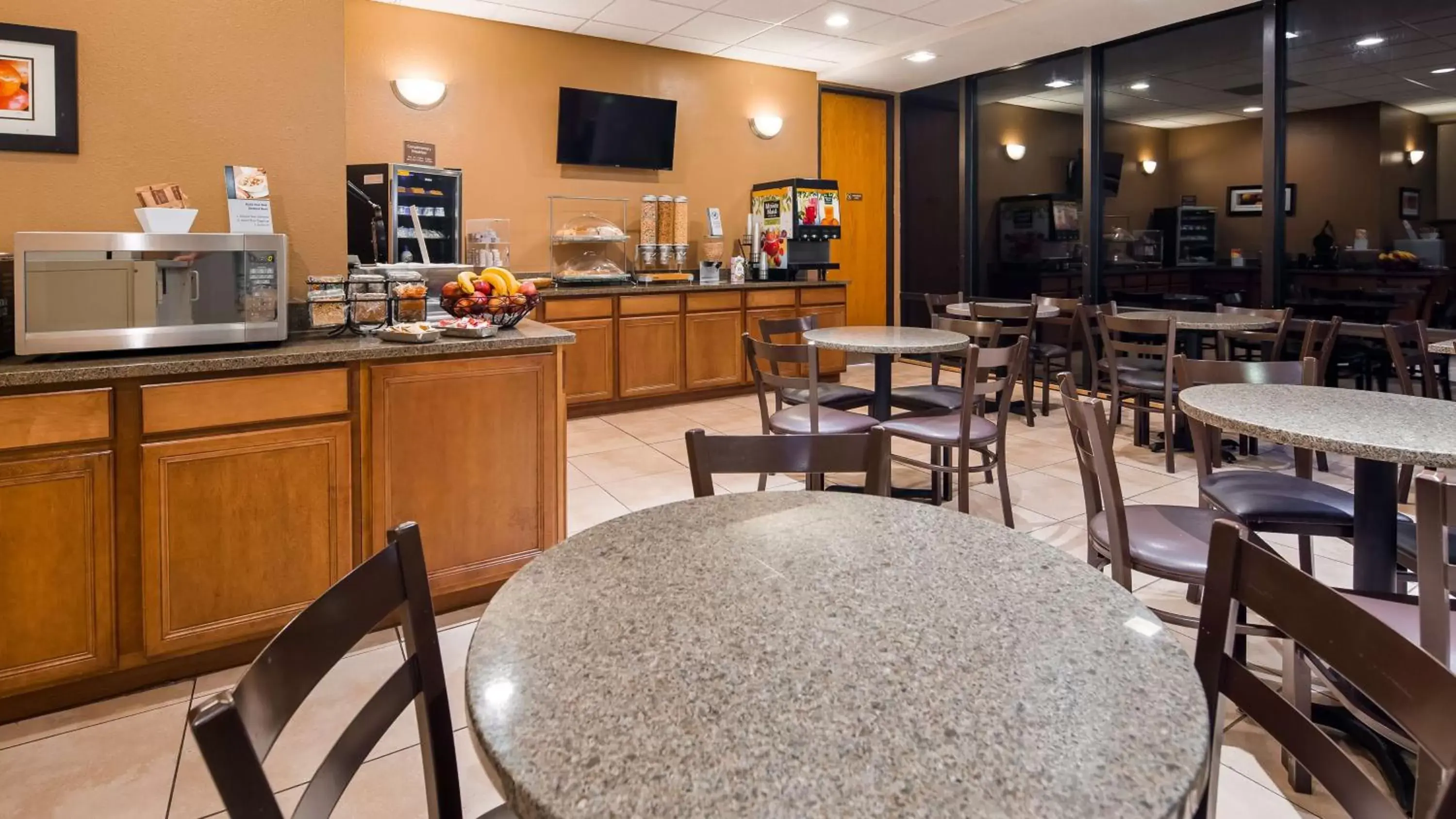 Restaurant/Places to Eat in Best Western Charlotte Airport Lower South End Hotel