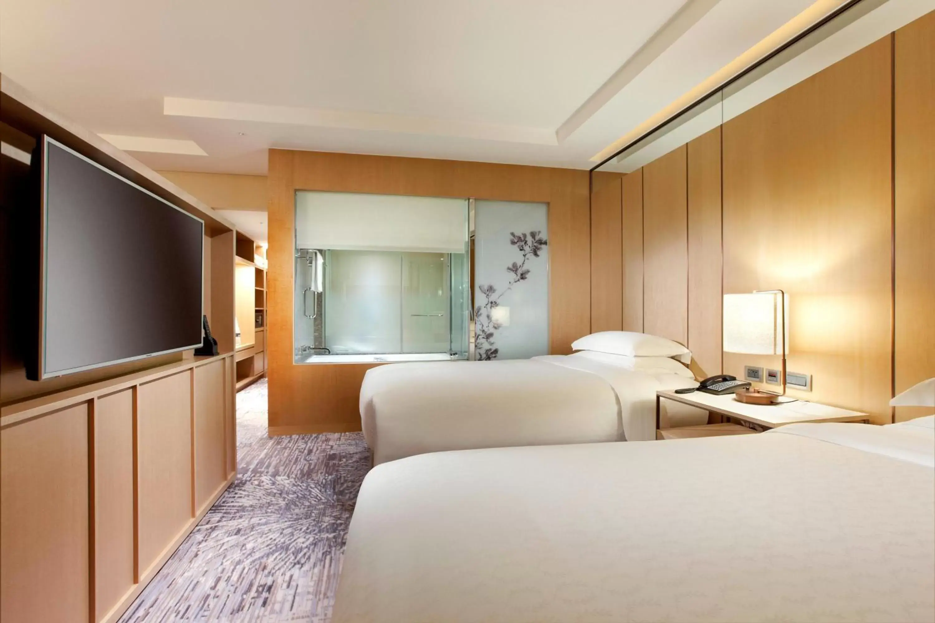 Photo of the whole room, Bed in Sheraton Grand Taipei Hotel