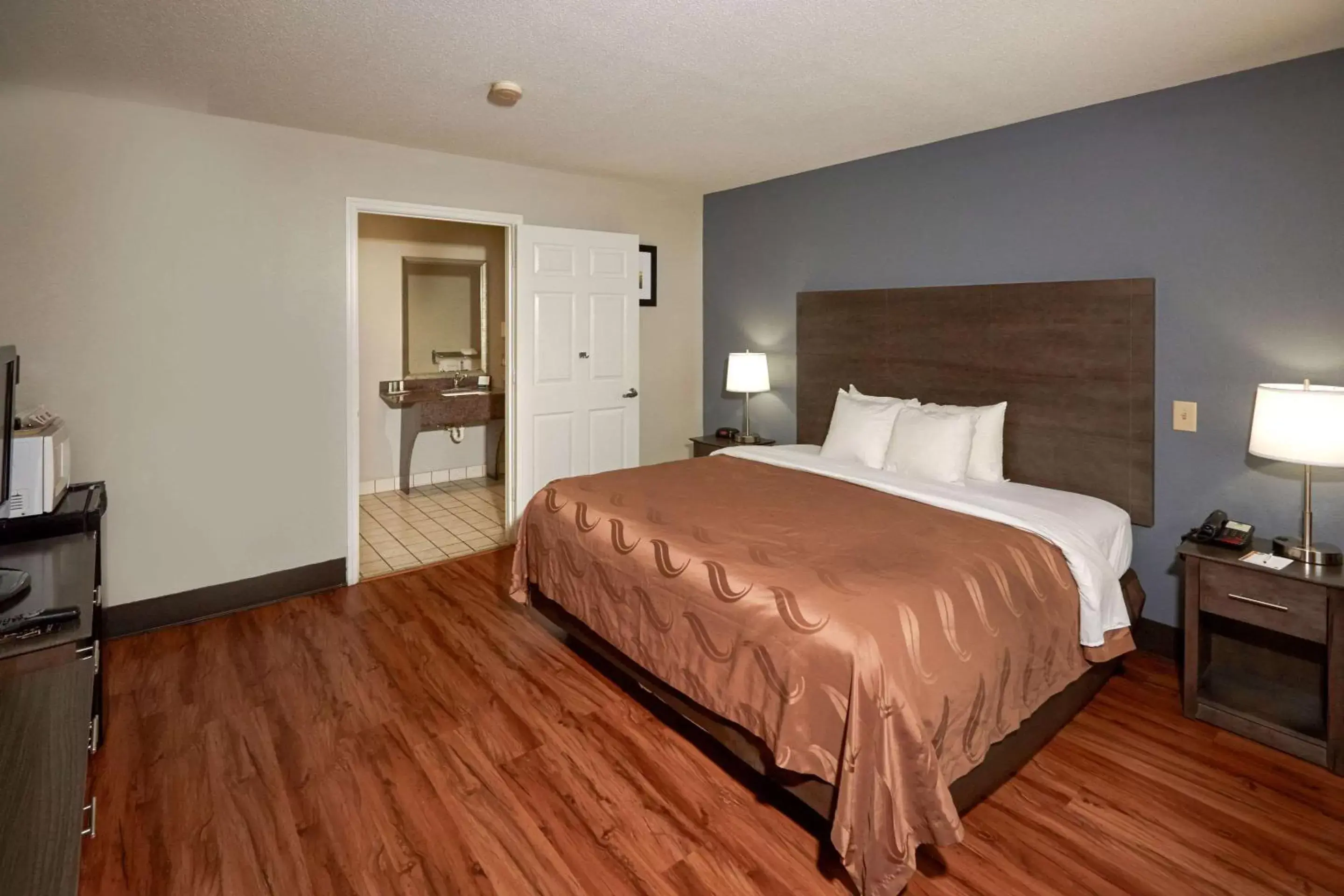 Photo of the whole room, Bed in Quality Inn at Fort Gordon