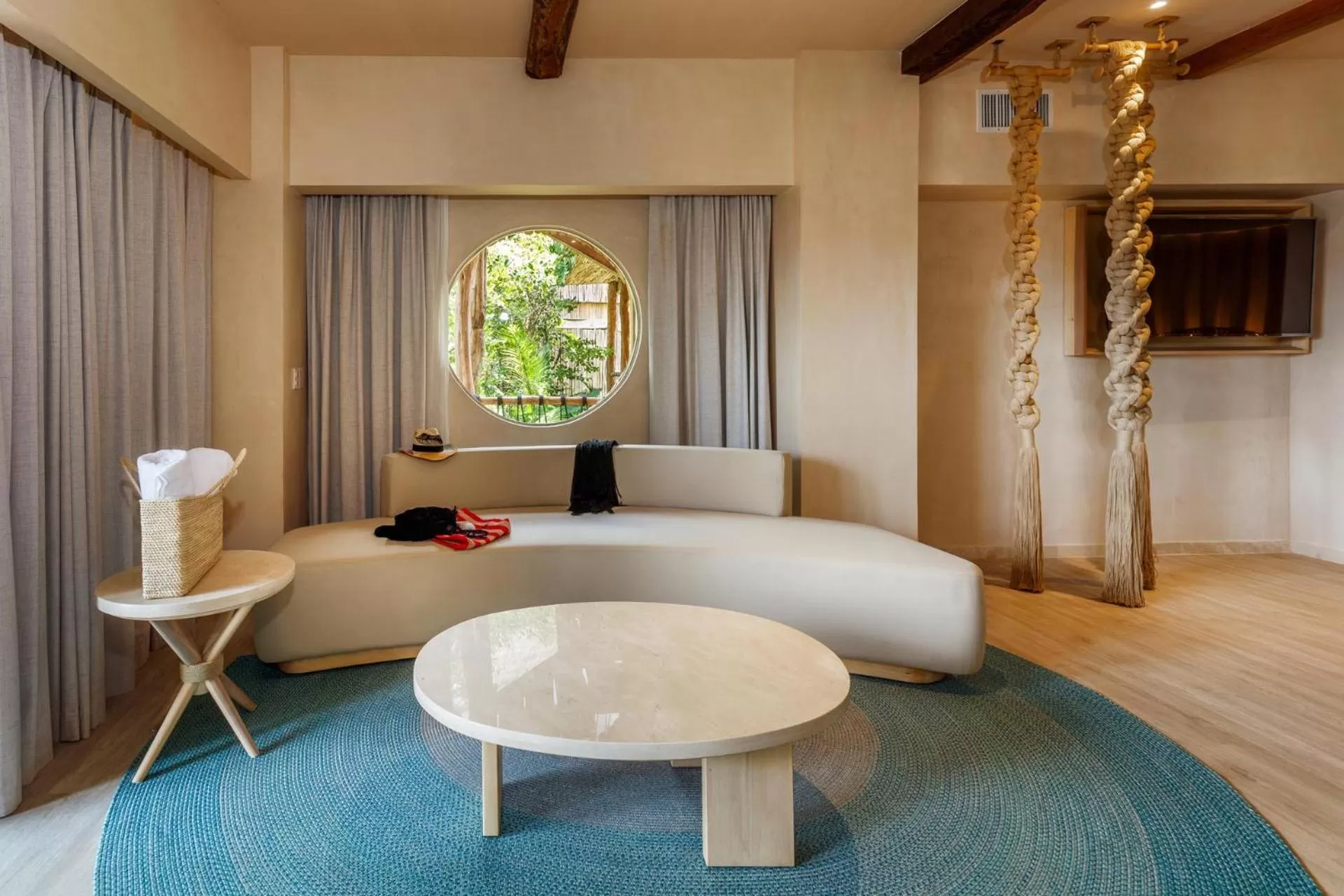 TV and multimedia, Bed in Hotel Shibari - Restaurant & Cenote Club