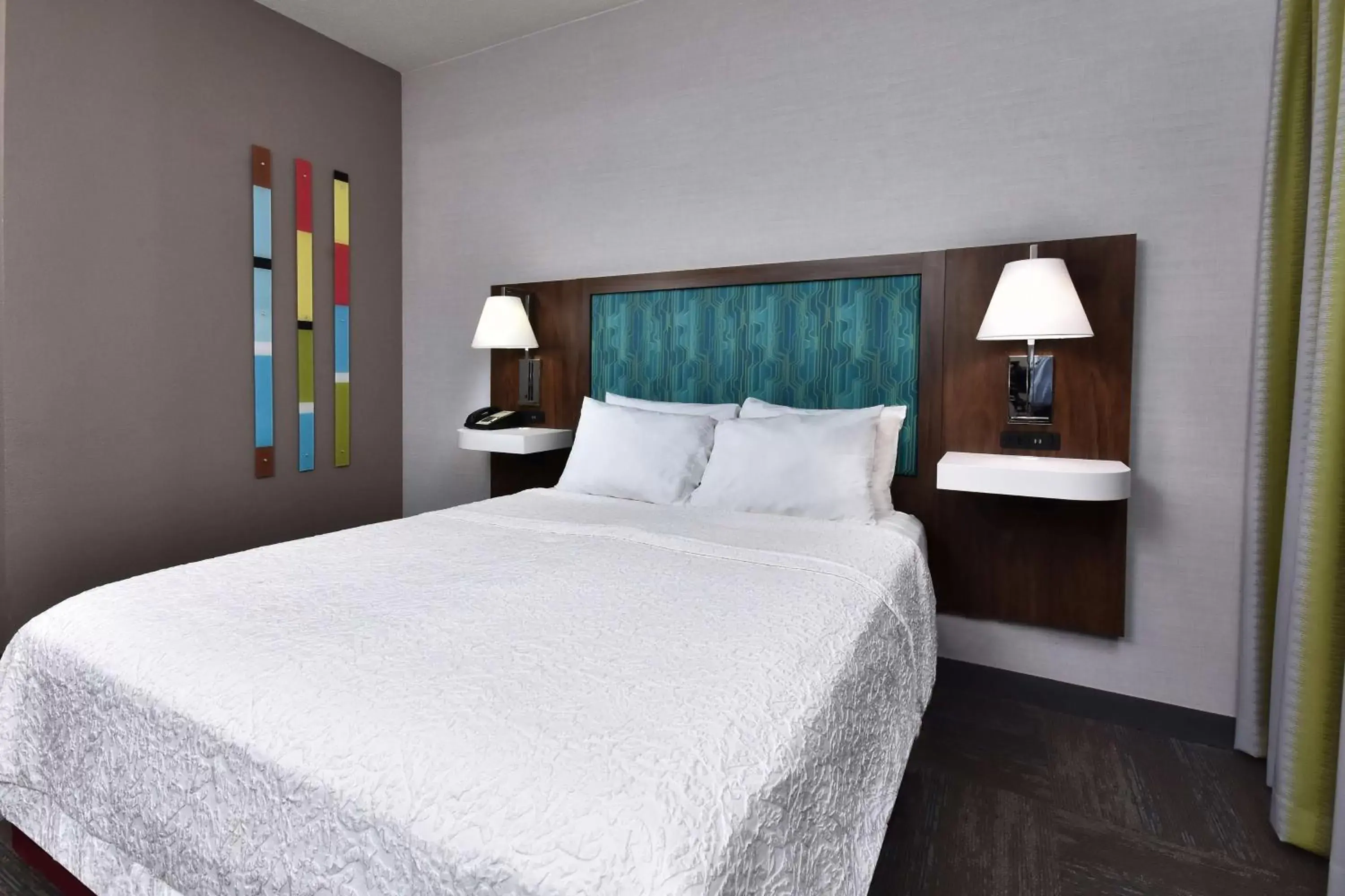 Queen Room with Bath Tub - Non-Smoking in Hampton Inn Princeton Queen Room with Bath Tub - Non-Smoking in Hampton Inn Princeton