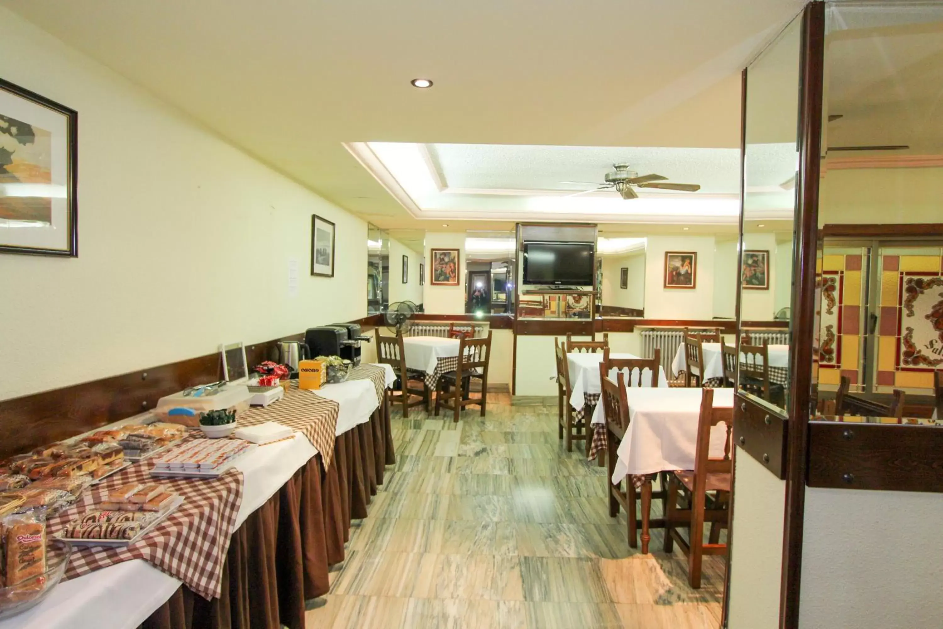 Lounge or bar, Restaurant/Places to Eat in Hotel Castellano Centro