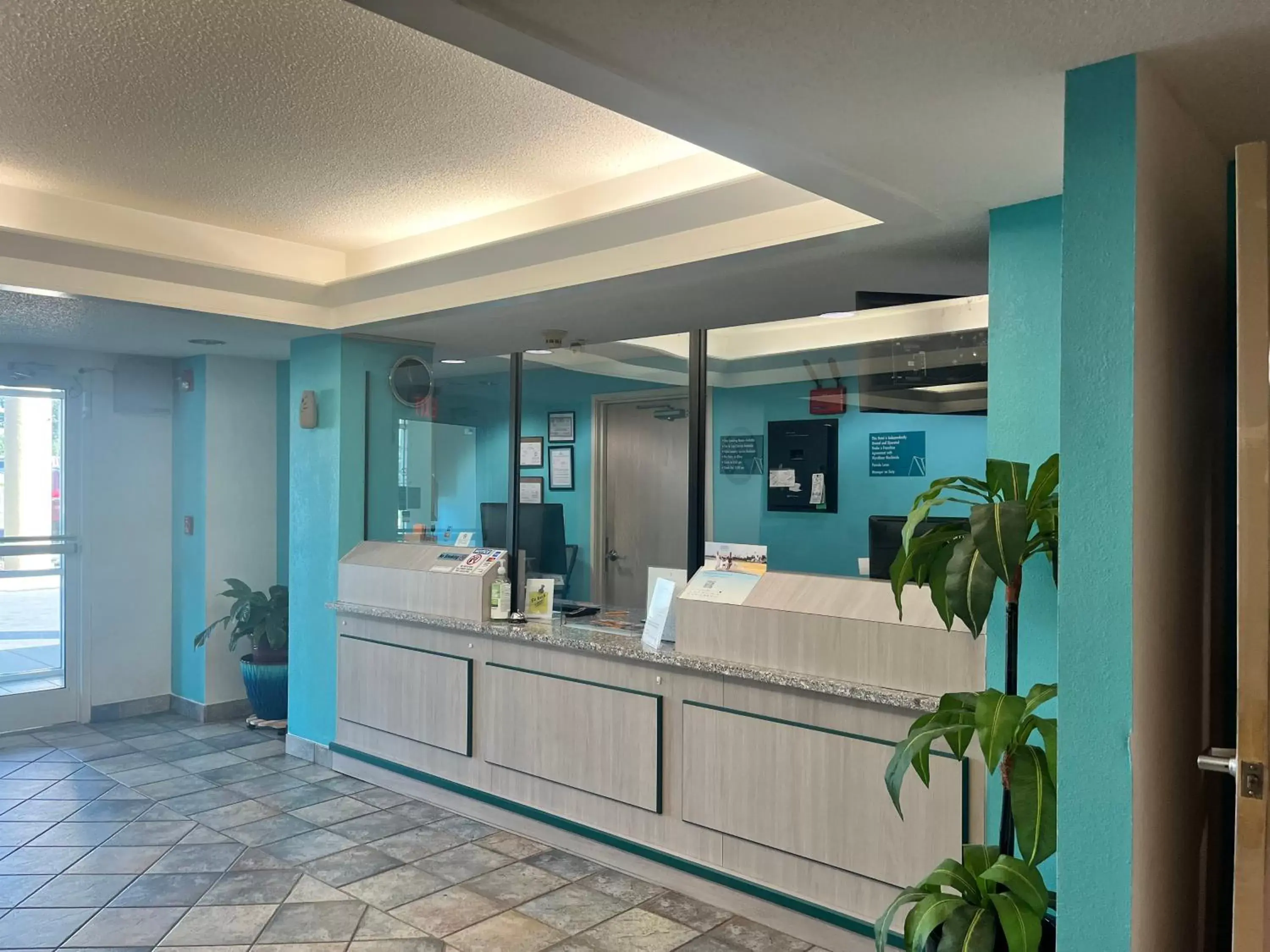 Lobby/Reception in Howard Johnson by Wyndham Clarksville Tennessee