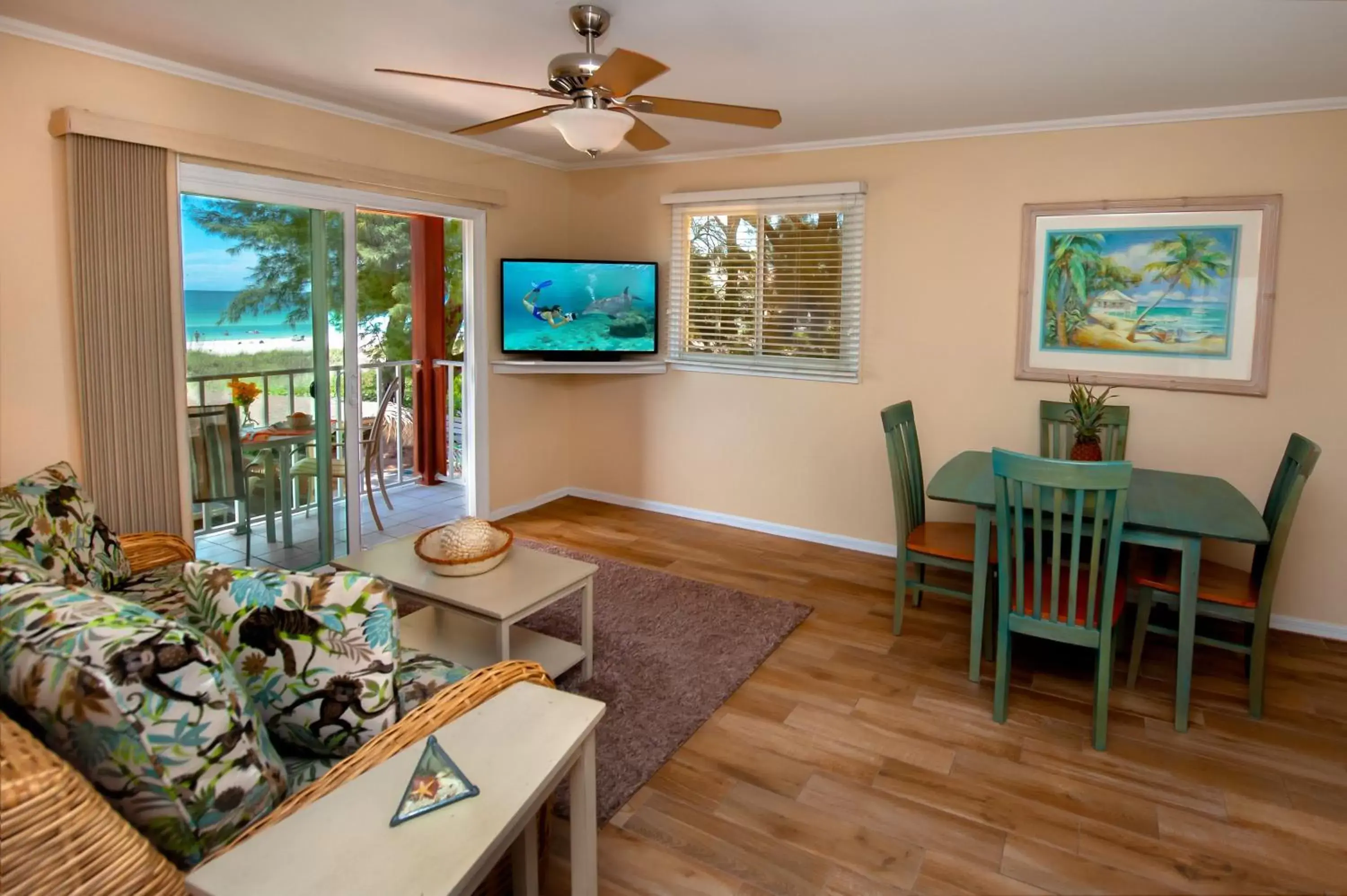 Living room, Seating Area in Cedar Cove Resort & Cottages