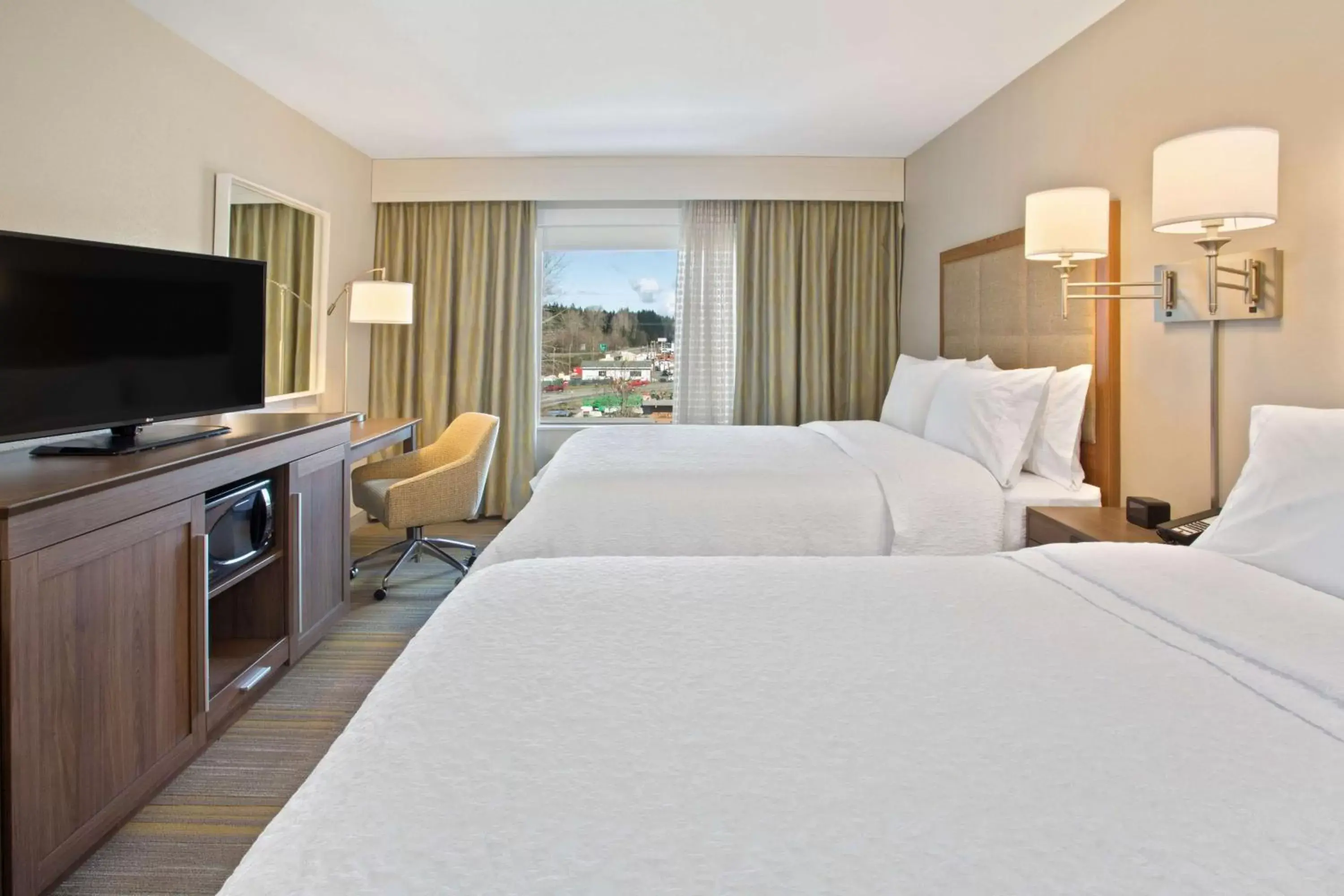 Queen Room with Two Queen Beds and Roll-In Shower - Mobility and Hearing Access/Non-Smoking in Hampton Inn & Suites- Seattle Woodinville Wa Queen Room with Two Queen Beds and Roll-In Shower - Mobility and Hearing Access/Non-Smoking in Hampton Inn & Suites- Seattle Woodinville Wa