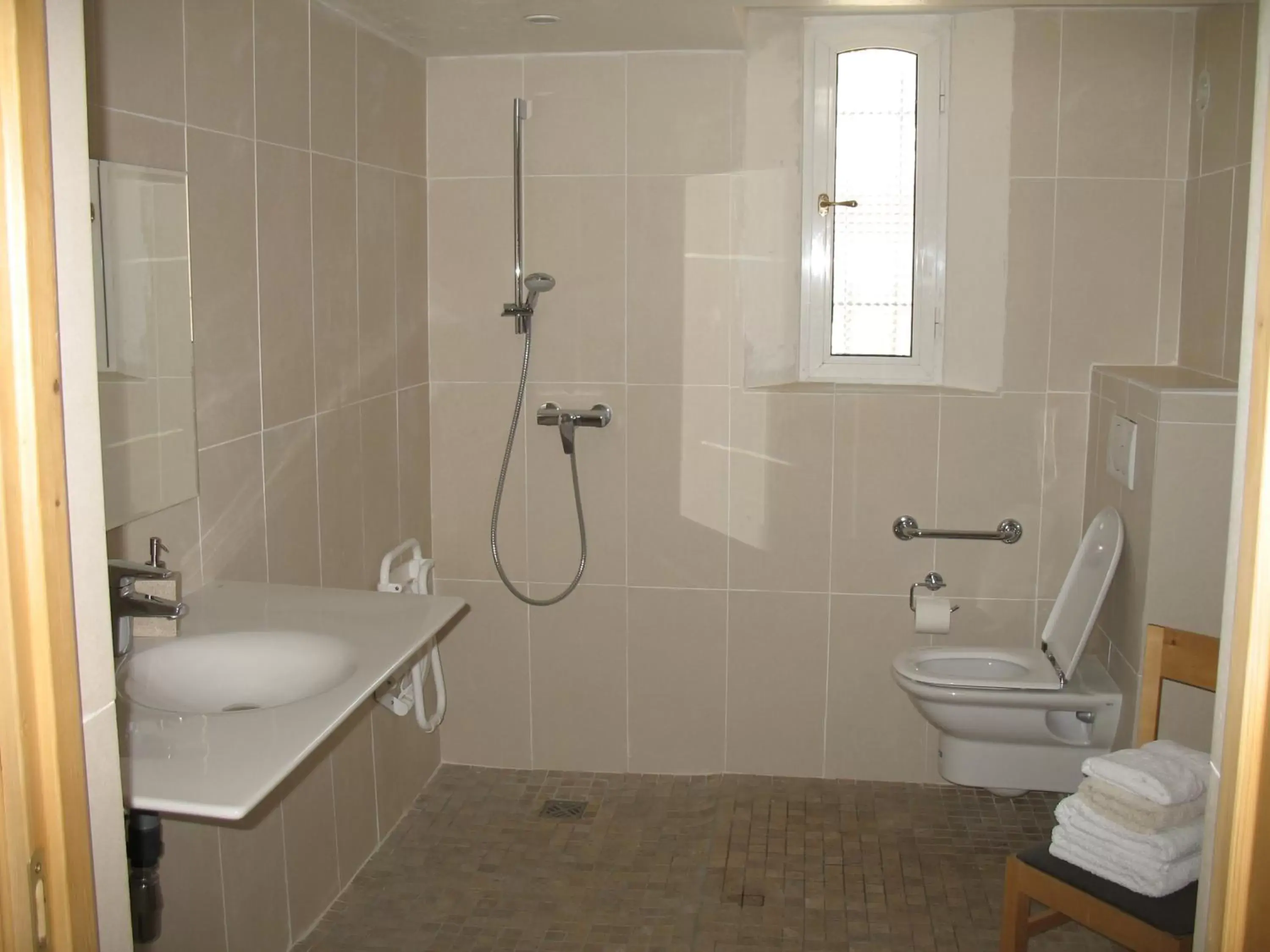 Bathroom in Chambre d'hôtes "La Bastide des Eucalyptus"