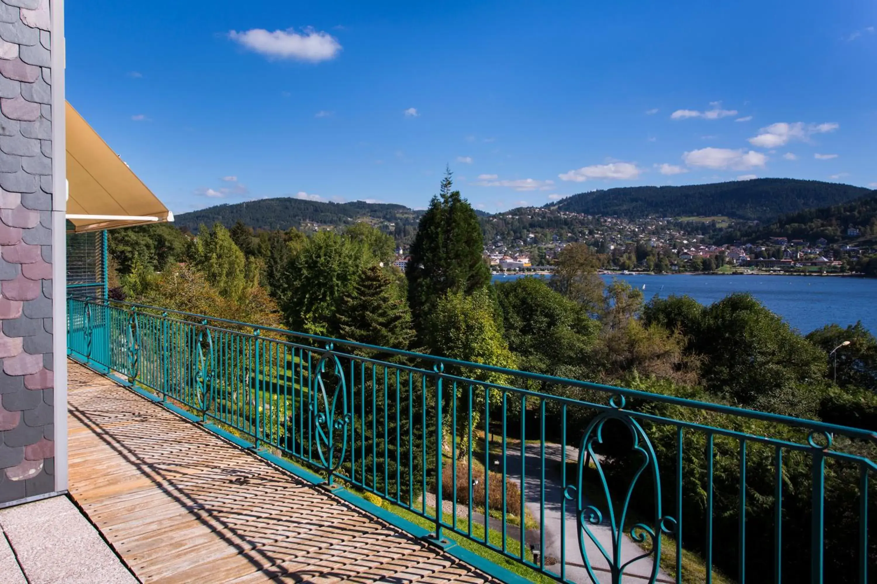 Property building, Balcony/Terrace in Le Manoir Au Lac