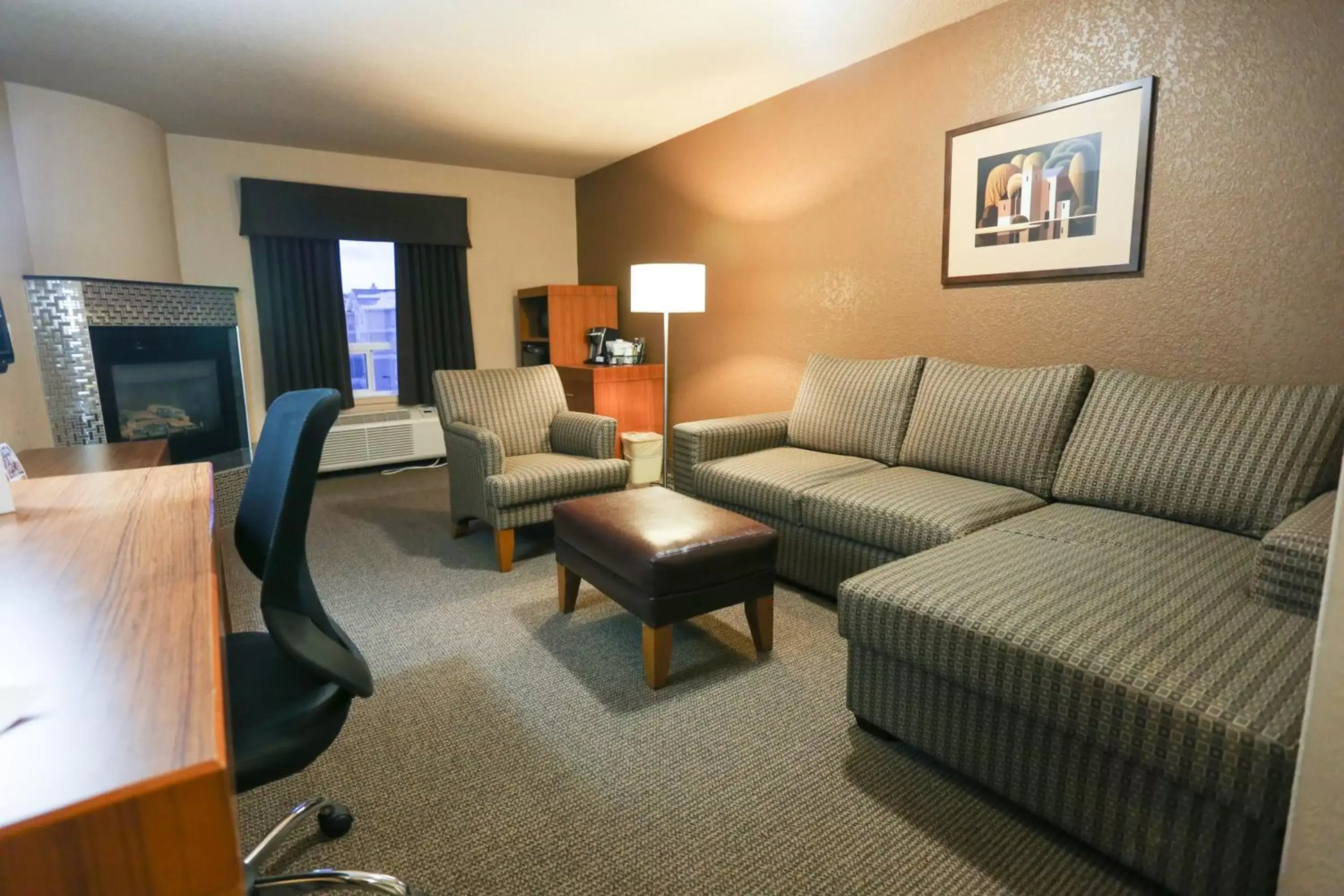 TV and multimedia, Seating Area in Days Inn by Wyndham Calgary Airport