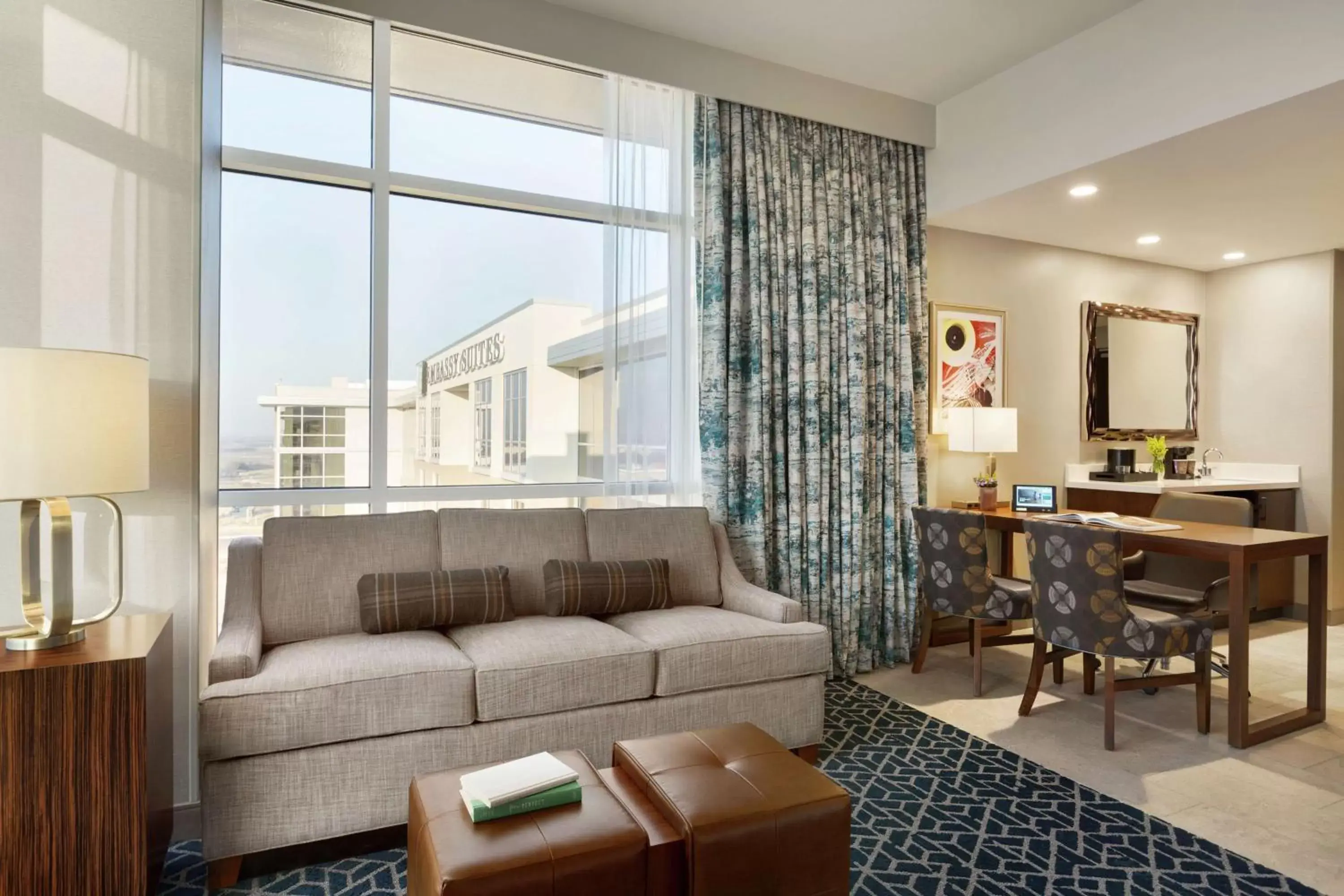 Bedroom, Seating Area in Embassy Suites By Hilton Denton Convention Center
