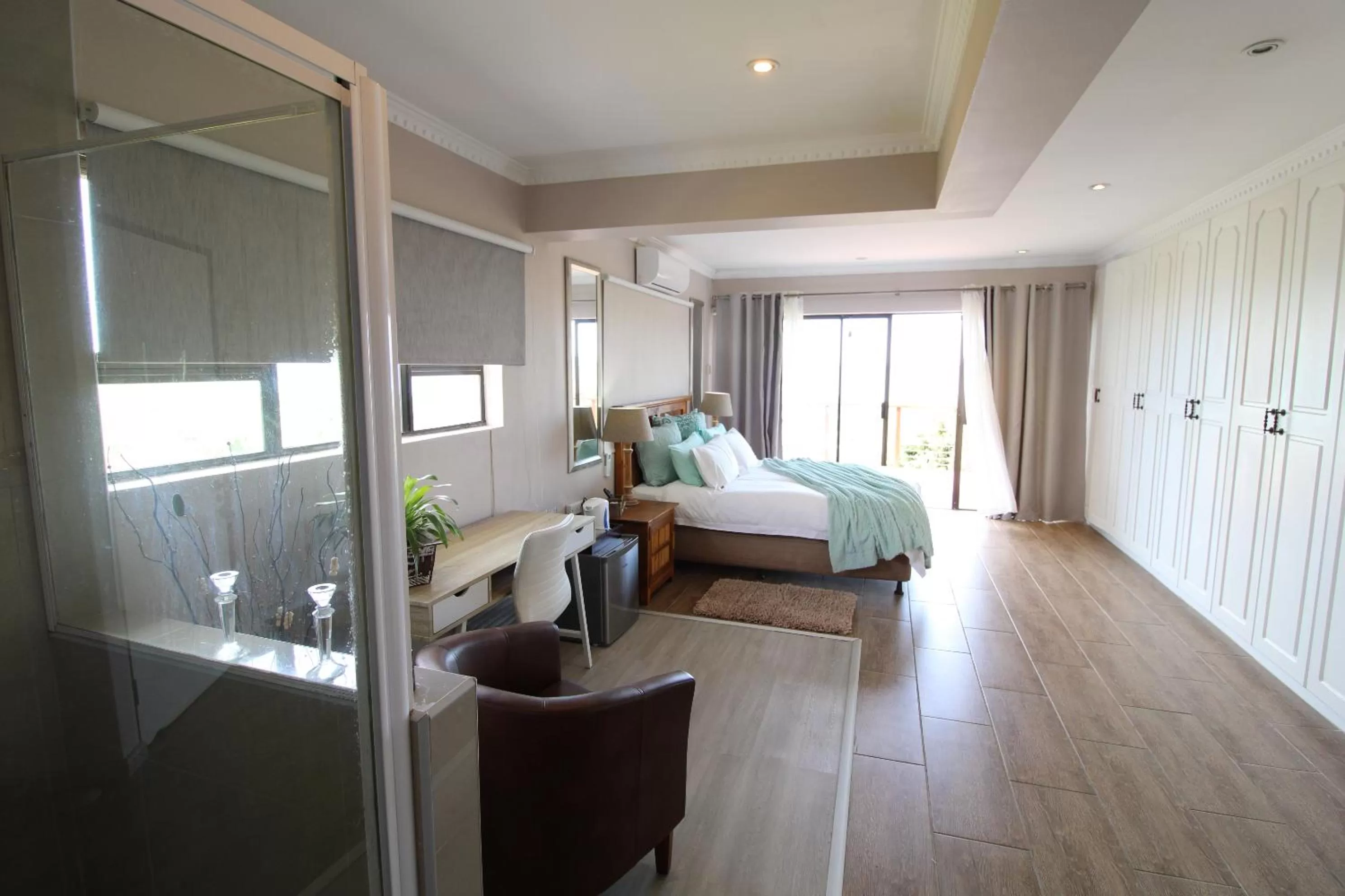 Bathroom, Bed in Cove View B&B