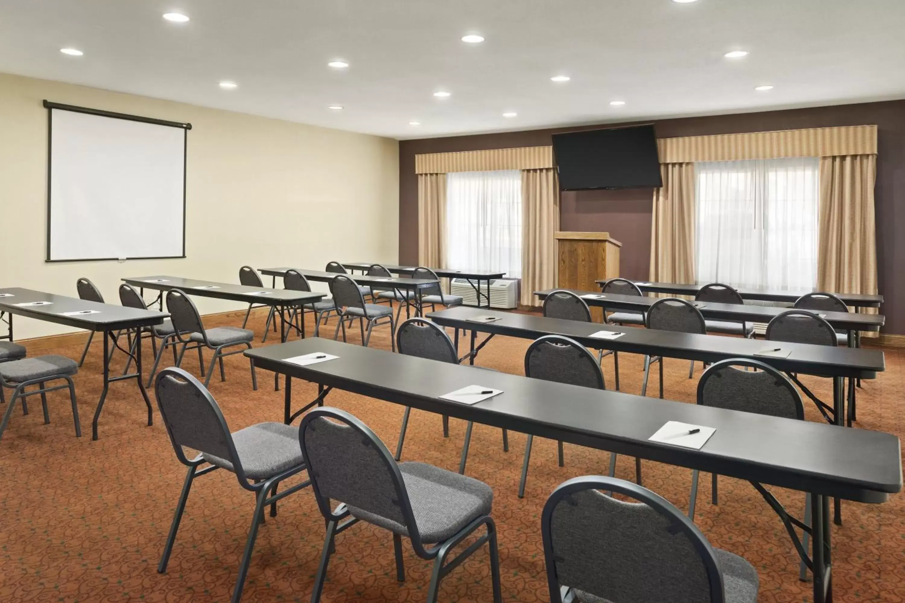 Meeting/conference room in Country Inn & Suites by Radisson, Topeka West, KS