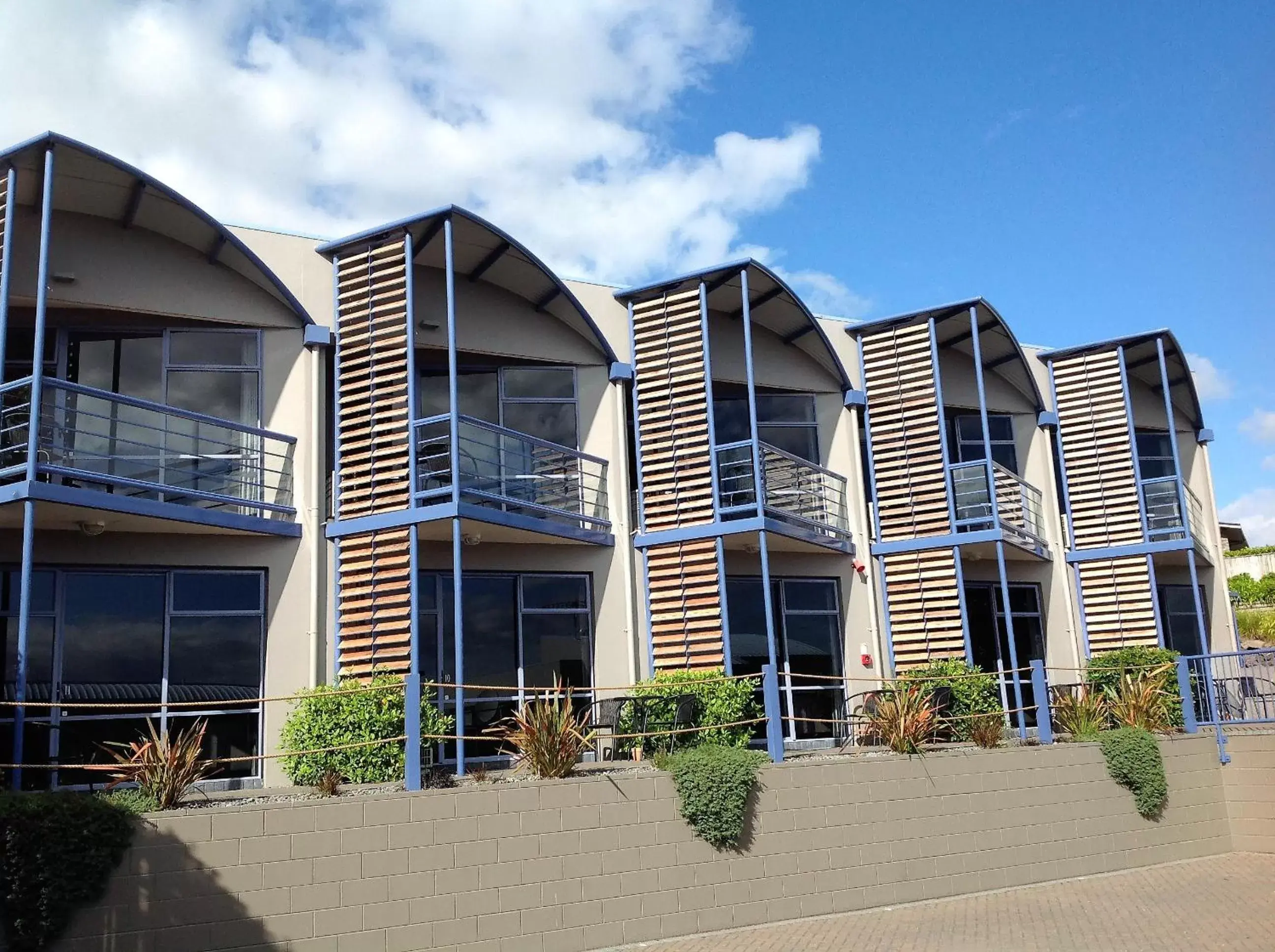 Property building in Sails on the Lake Property building in Sails on the Lake