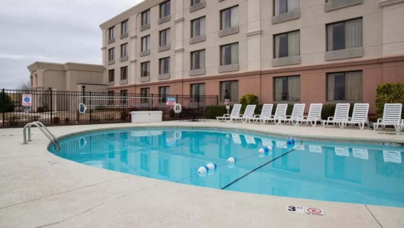 Swimming Pool in BridgePointe Hotel & Marina