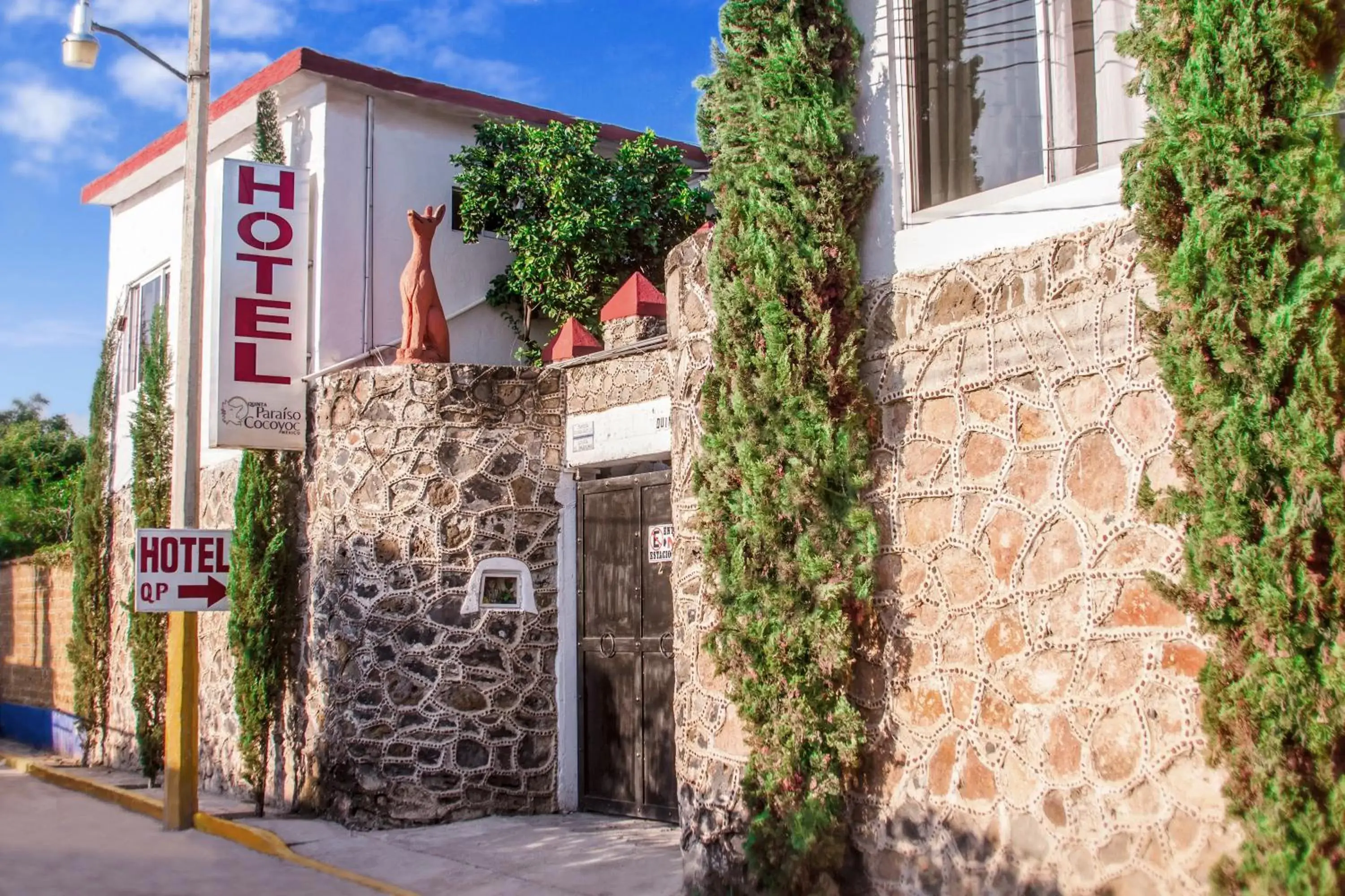 Nearby landmark, Property Building in Hotel Quinta Paraiso