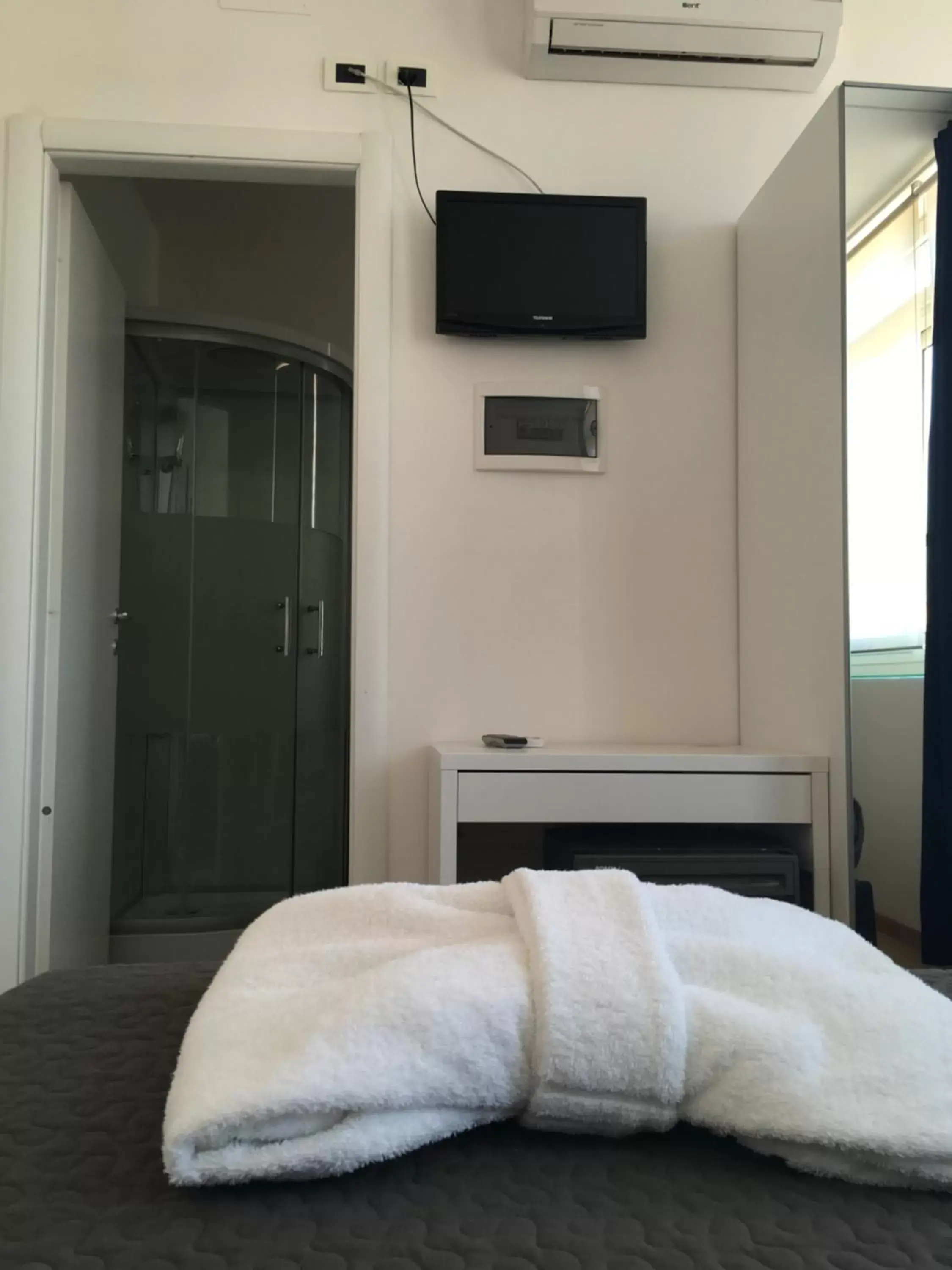 Bedroom, TV/Entertainment Center in Le Dune Sicily Hotel