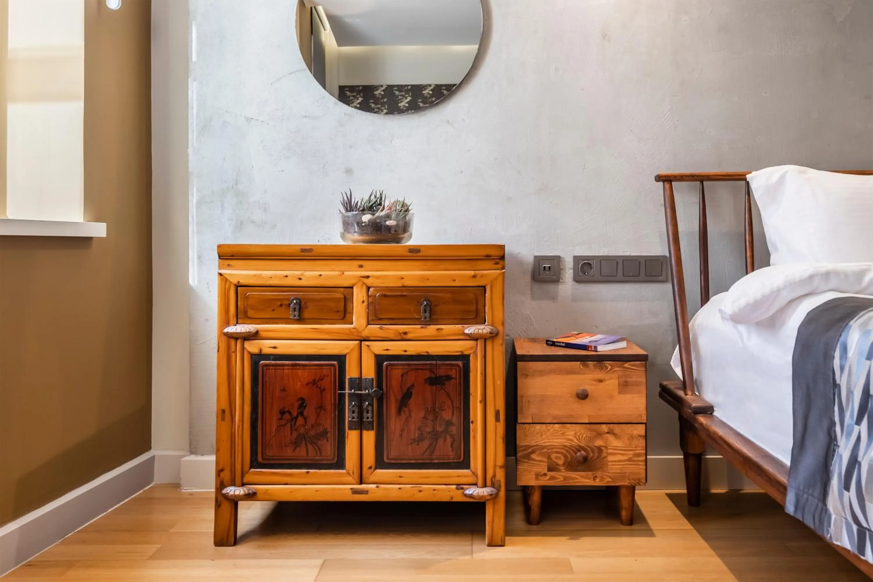 Decorative detail, Bed in Ansen Hotel and Suites