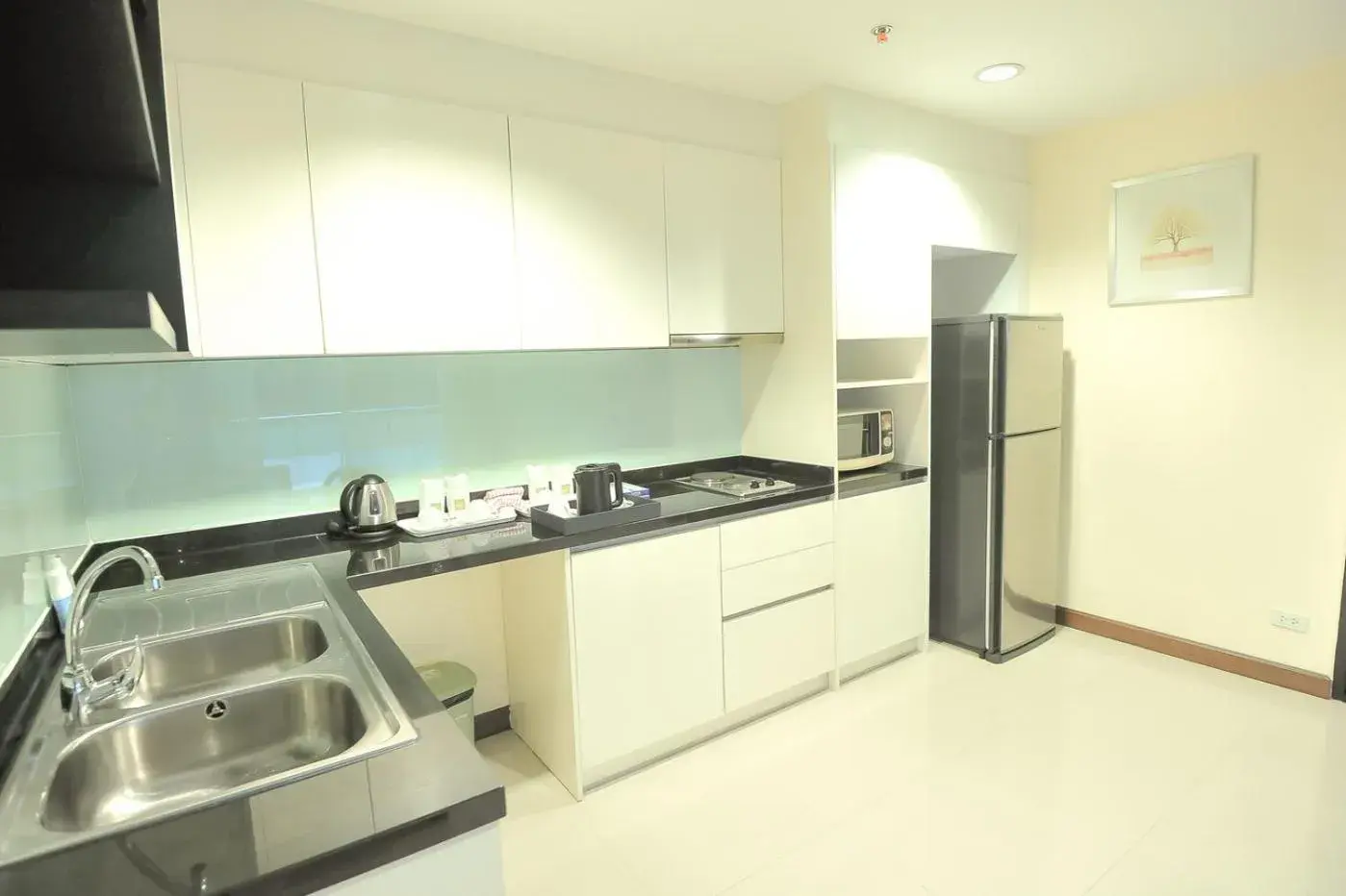 Kitchen or kitchenette, Kitchen/Kitchenette in 42Grand Residence