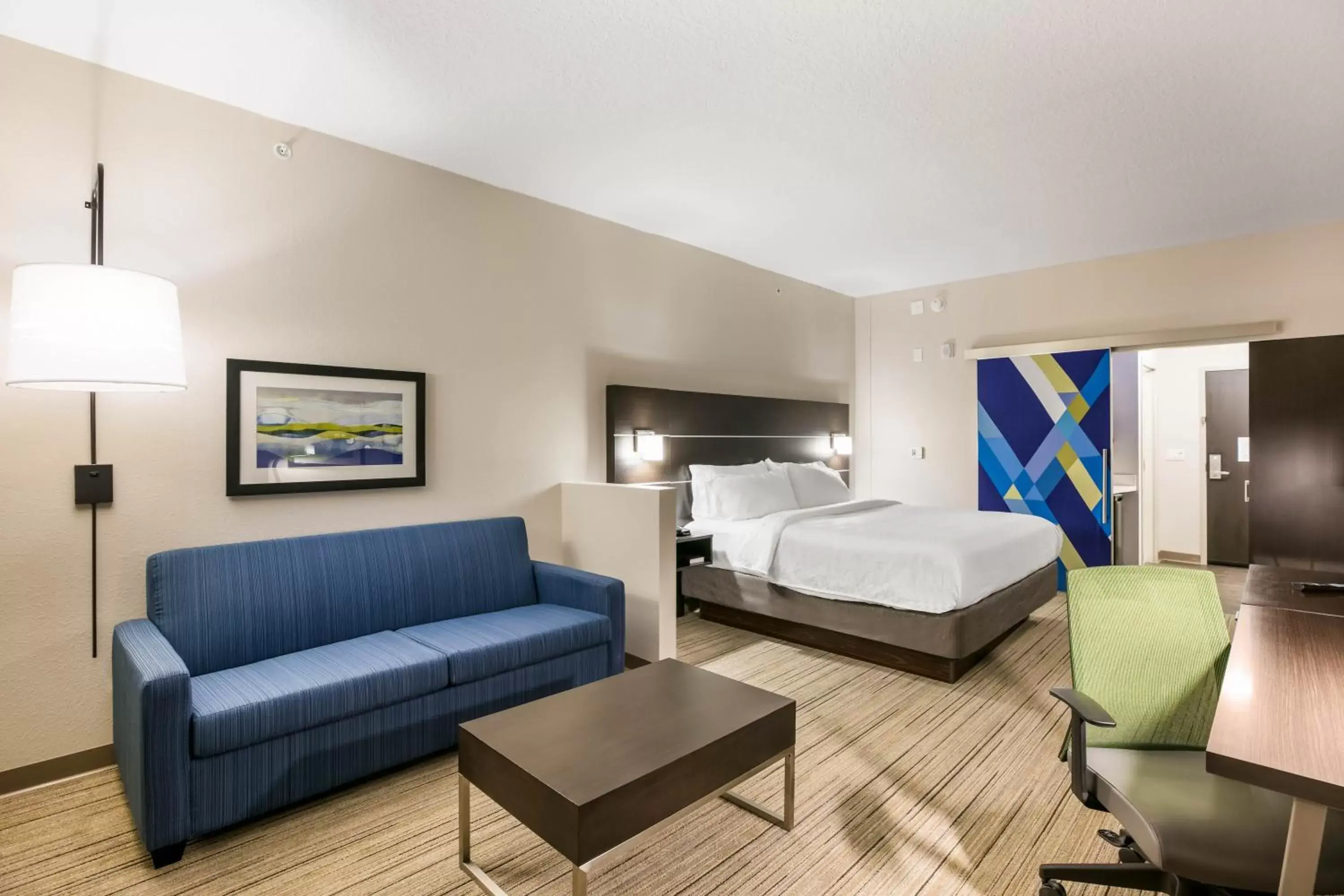 Bed in Holiday Inn Express & Suites Jacksonville - Town Center, an IHG Hotel