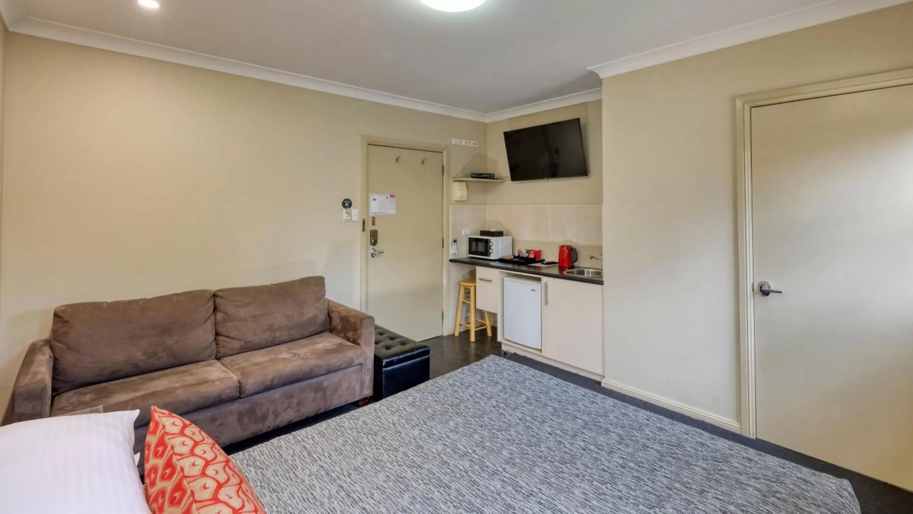 Kitchen/Kitchenette in Prince Of Wales Hotel Gulgong