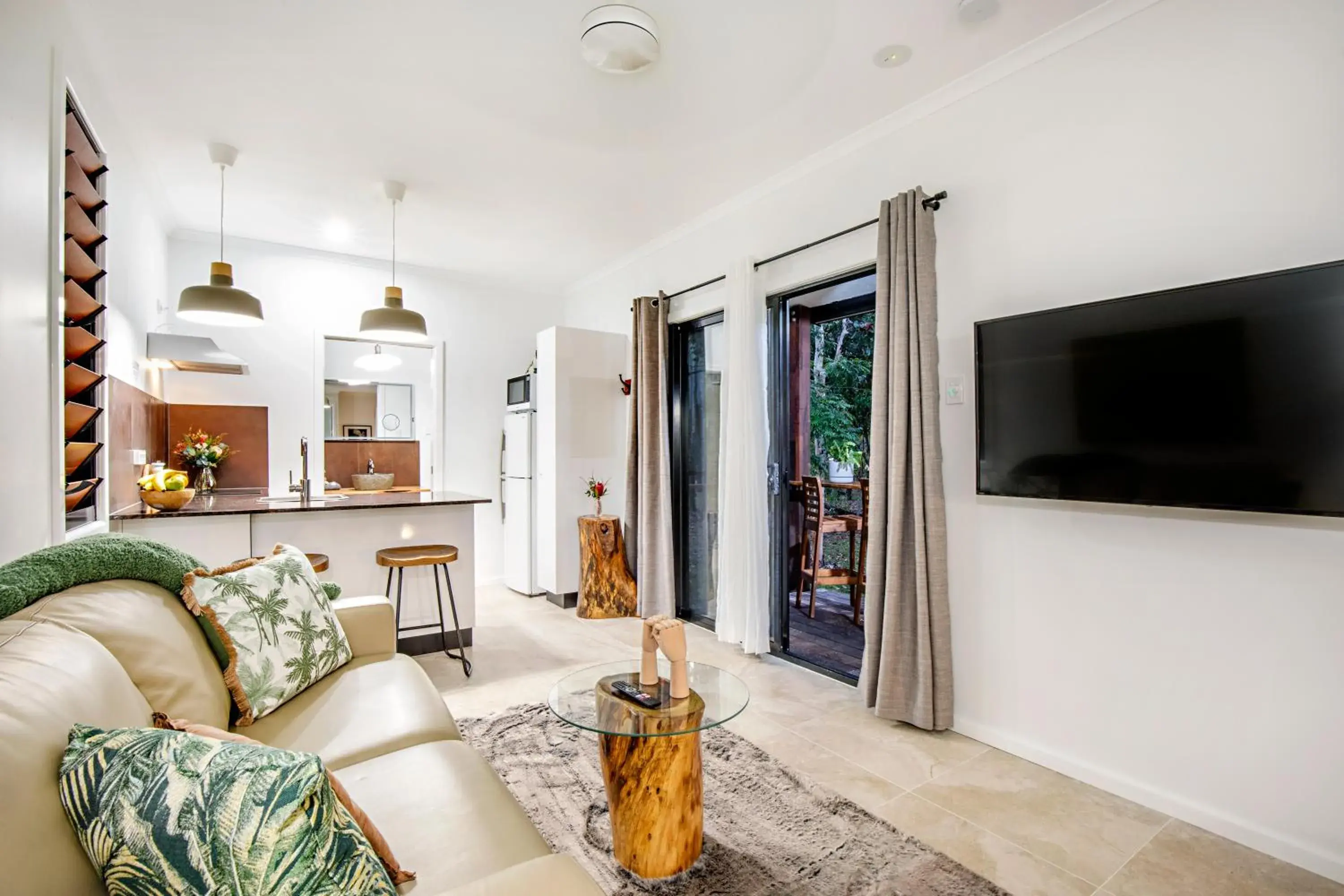 Living room, Seating Area in Airlie Beach Eco Cabins - Adults Only