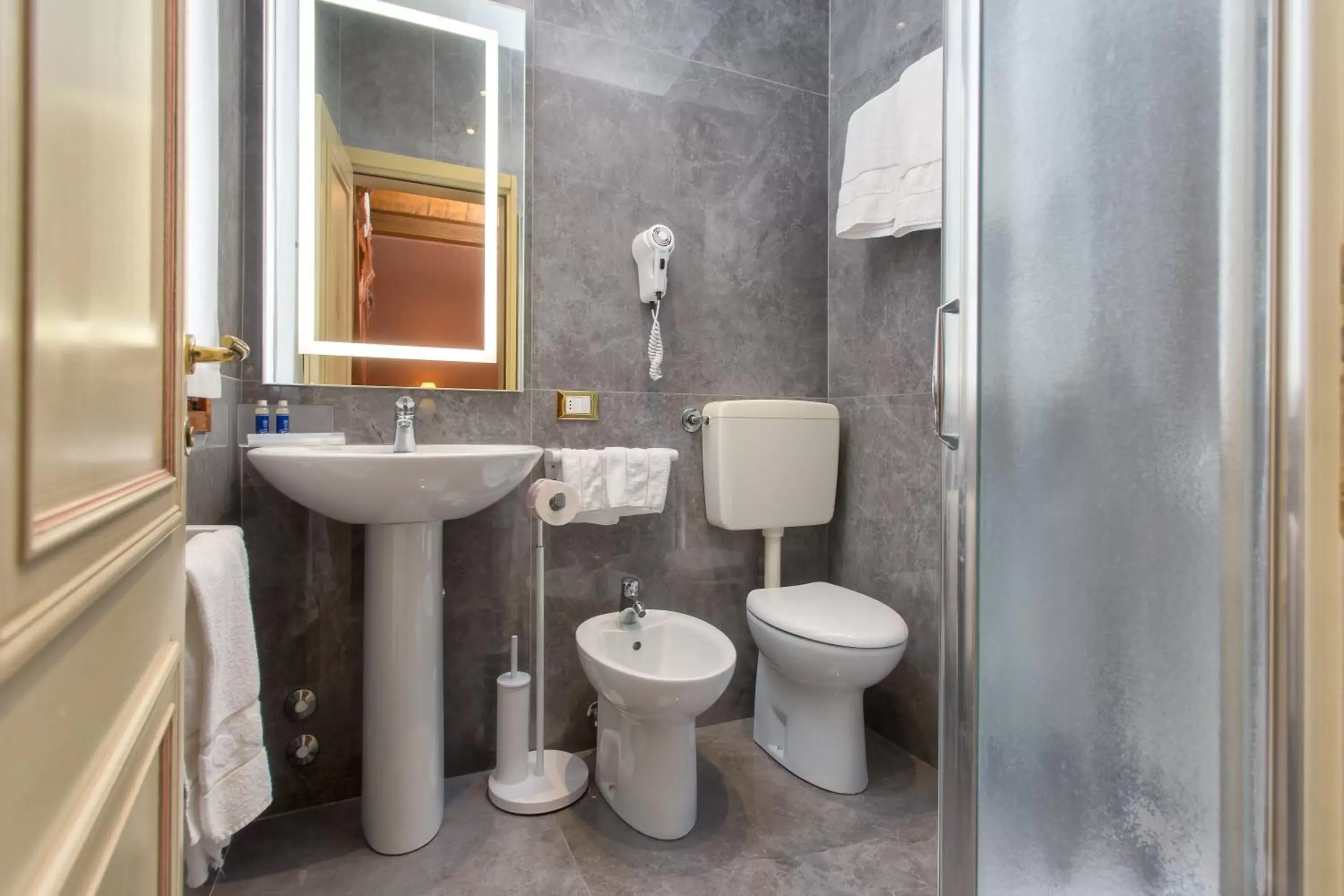 Toilet, Bathroom in Hotel Conterie
