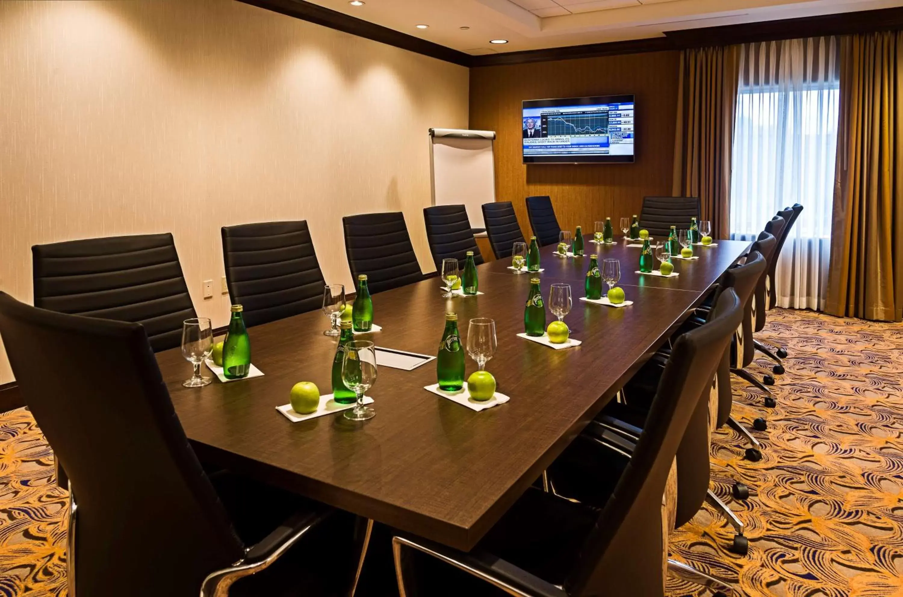 Meeting/conference room in Hampton Inn by Hilton Ottawa Airport