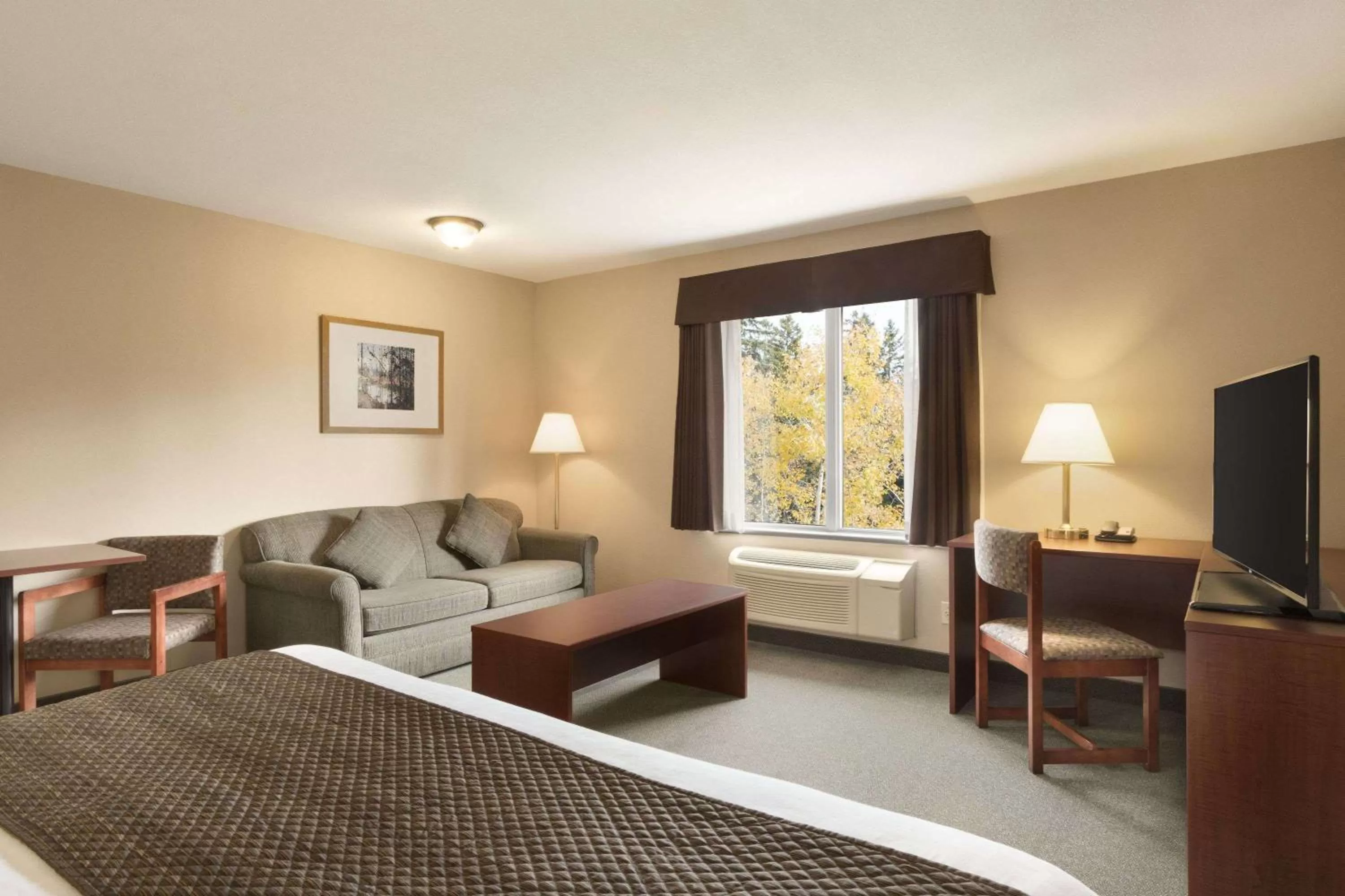 Photo of the whole room, Bed in Days Inn by Wyndham Thunder Bay North