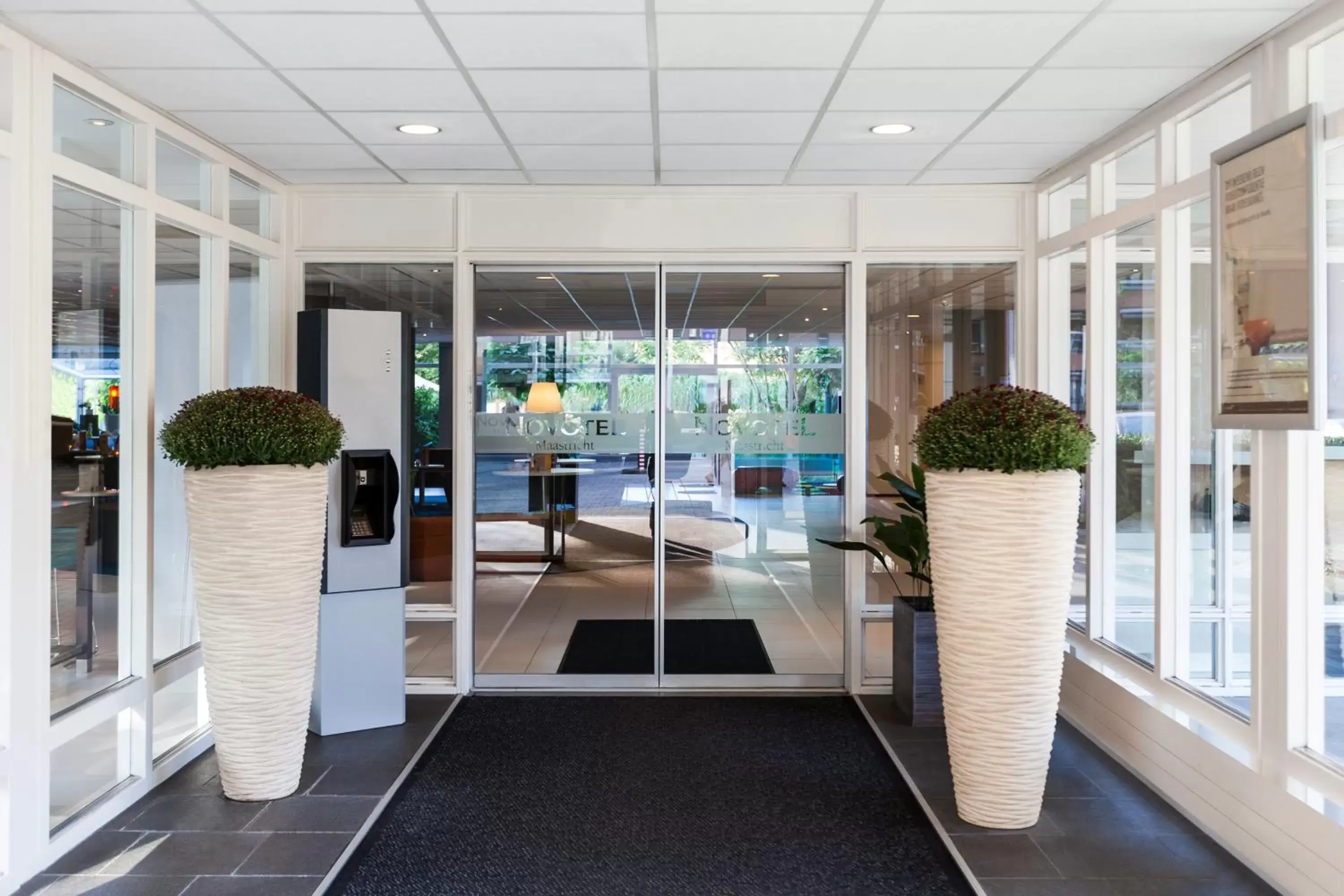 Facade/entrance, Pool View in Novotel Maastricht