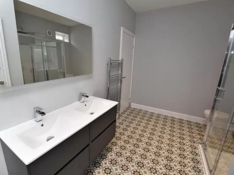 Bathroom in Victorian Suites