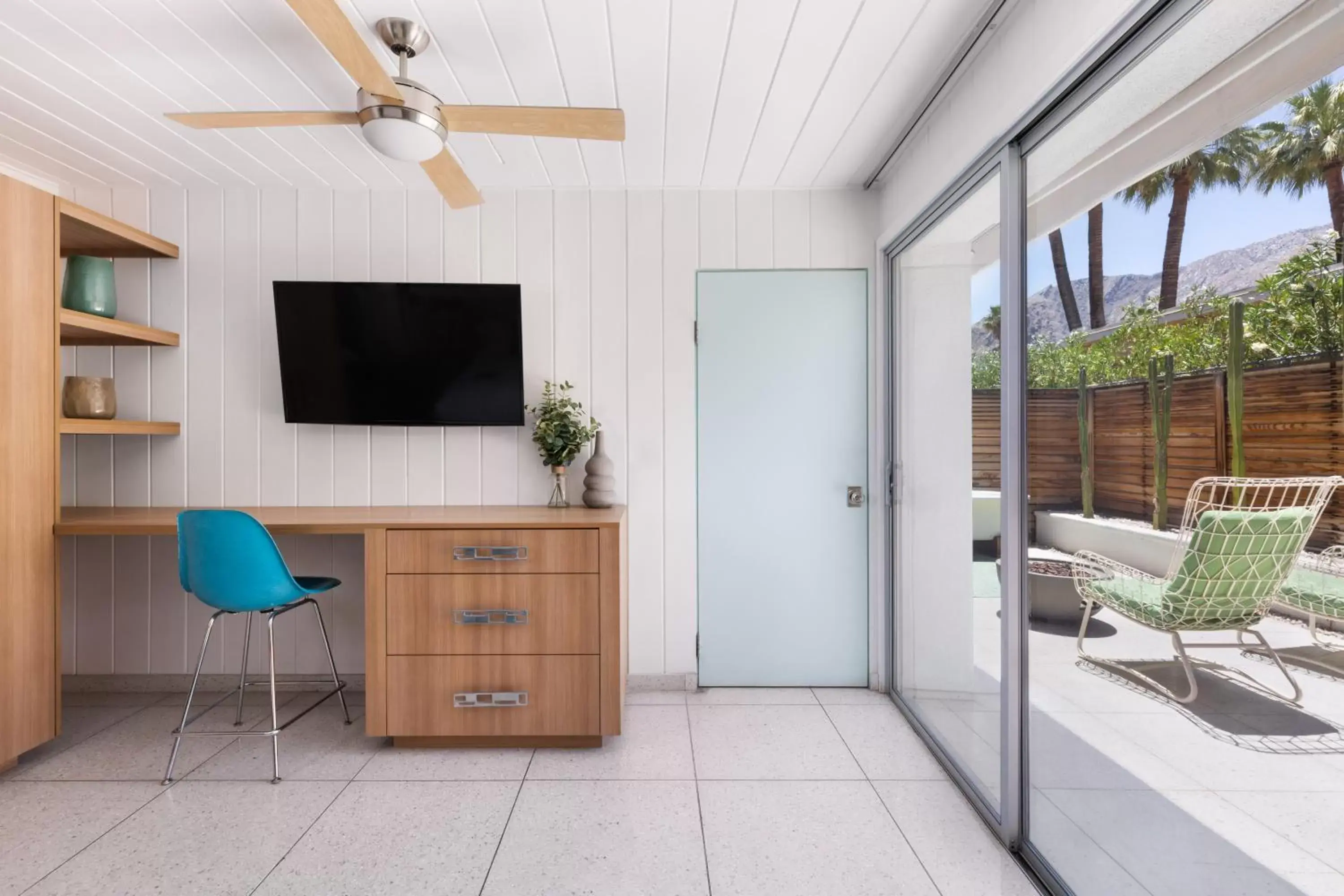 Patio, TV/Entertainment Center in Del Marcos Hotel, A Kirkwood Collection Hotel