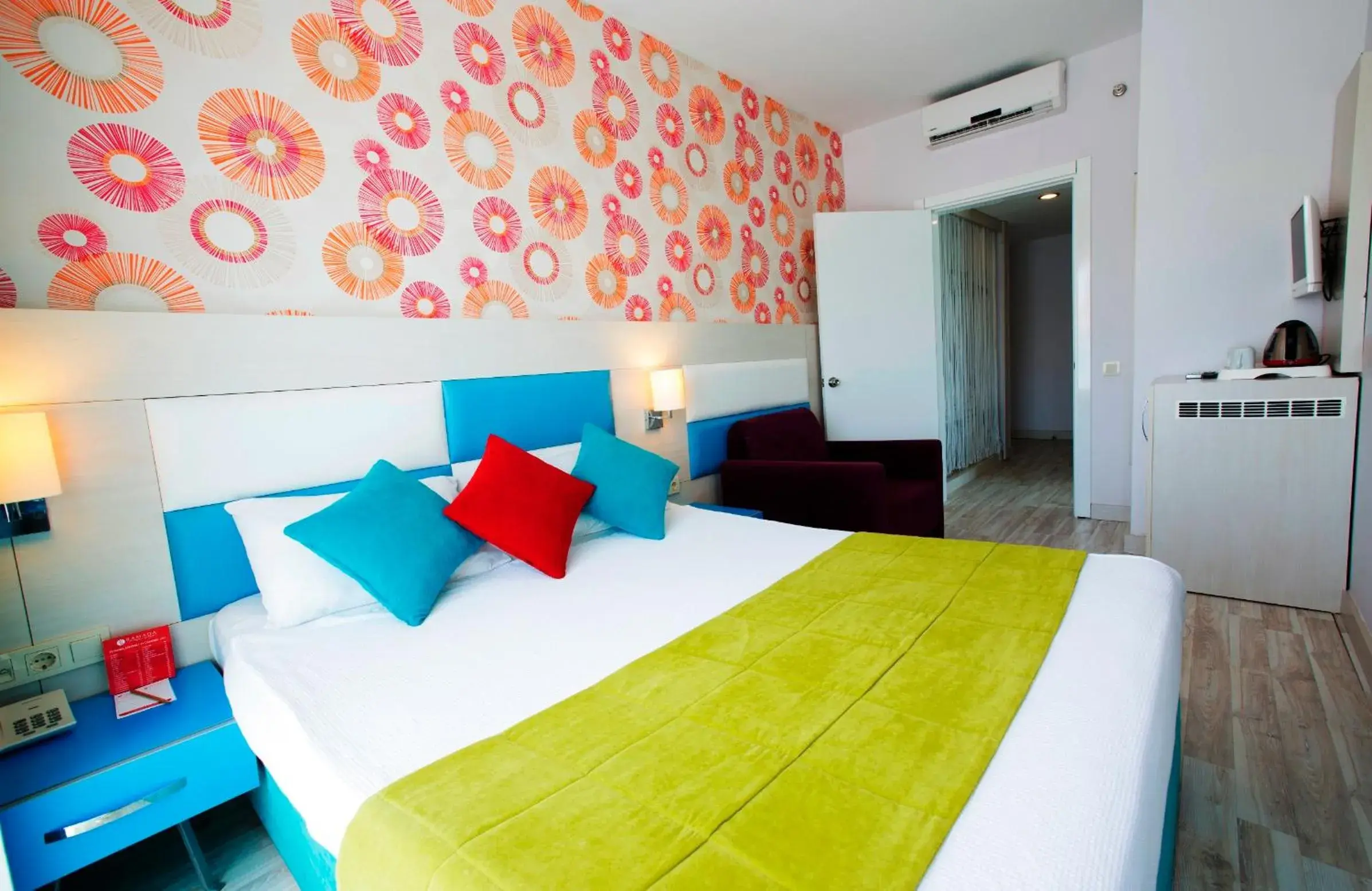 Bedroom, Bed in Ramada Resort Side
