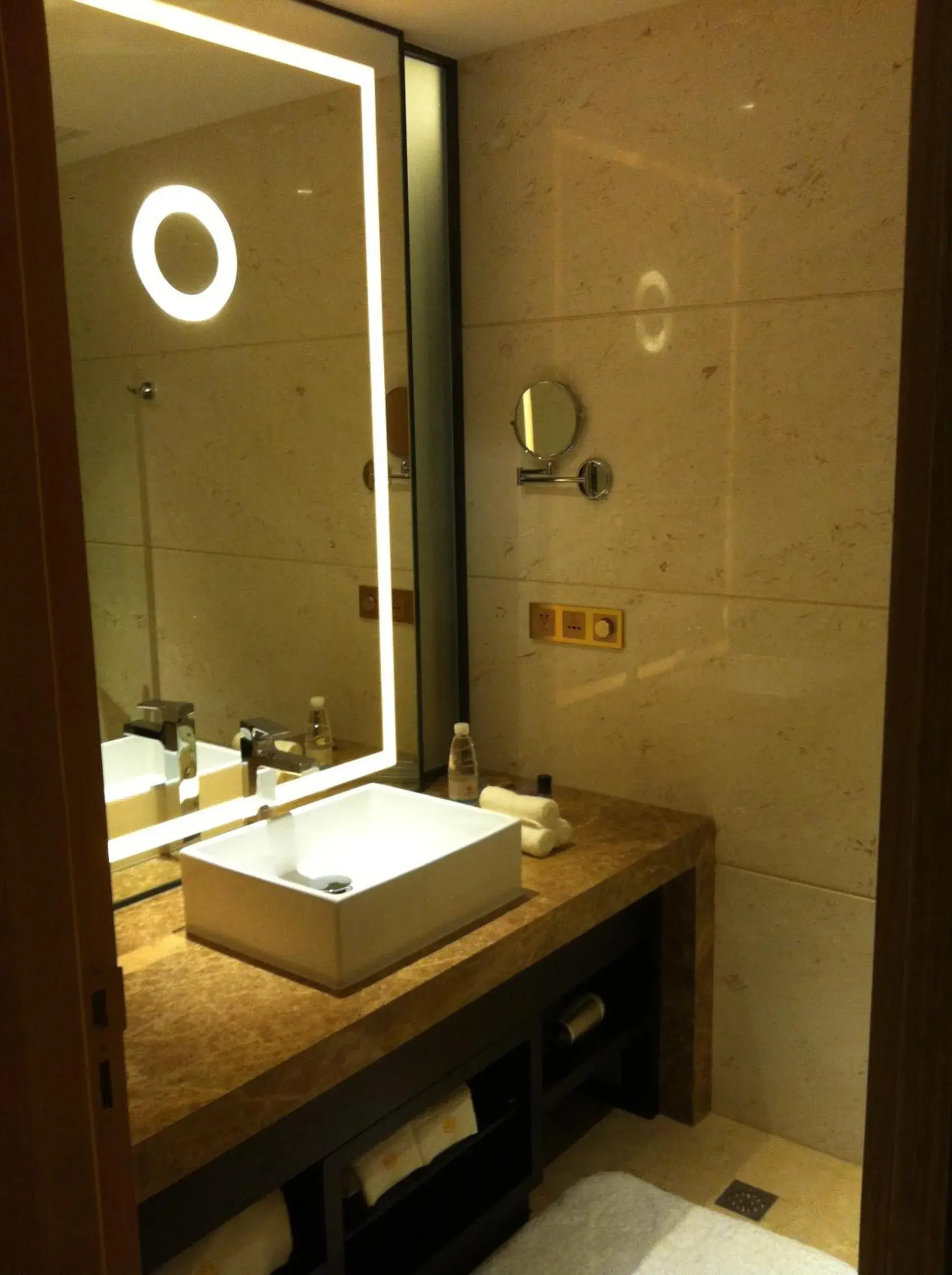 Shower, Bathroom in Northern Hotel Shanghai