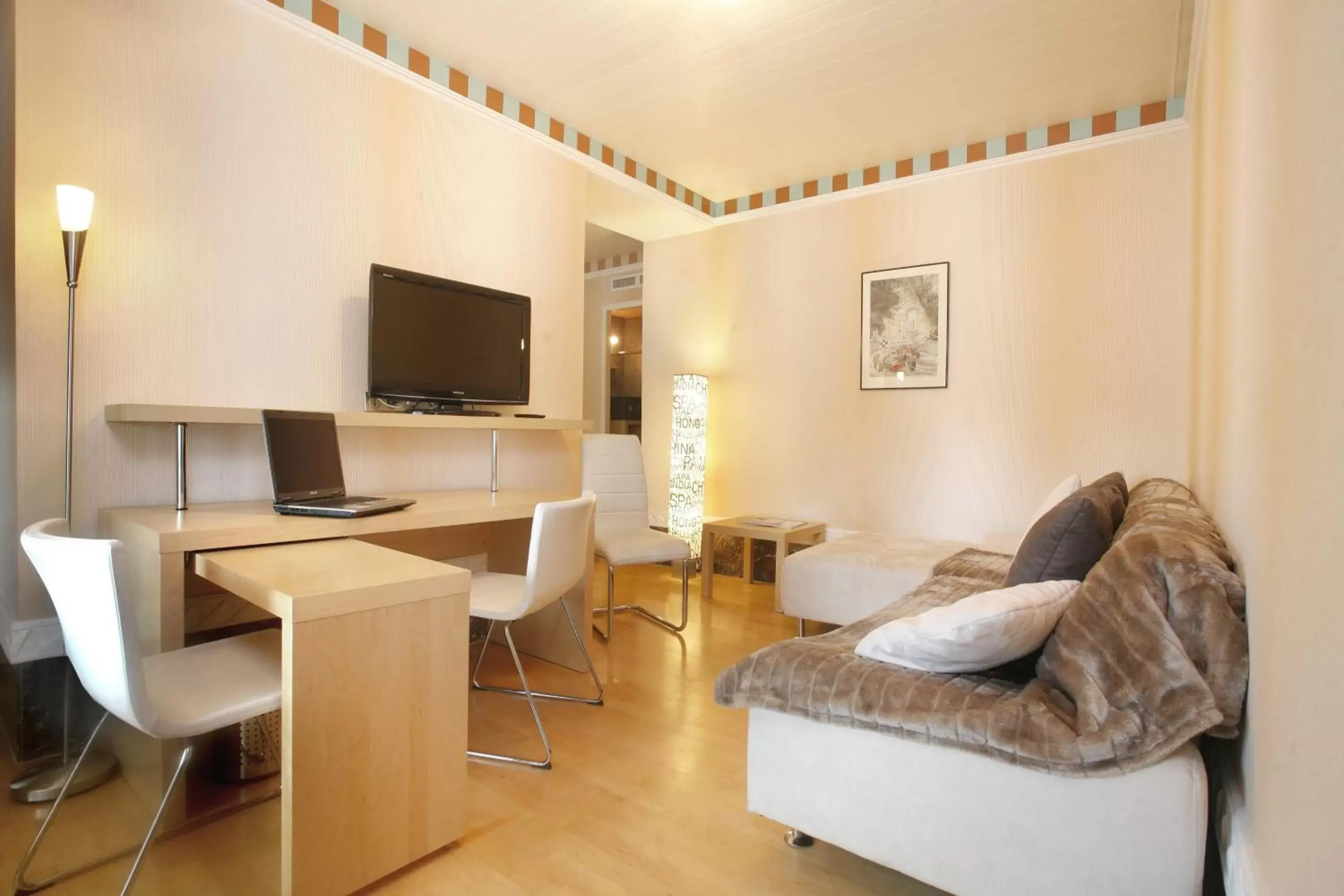 Bedroom, Seating Area in Hotel De Gramont