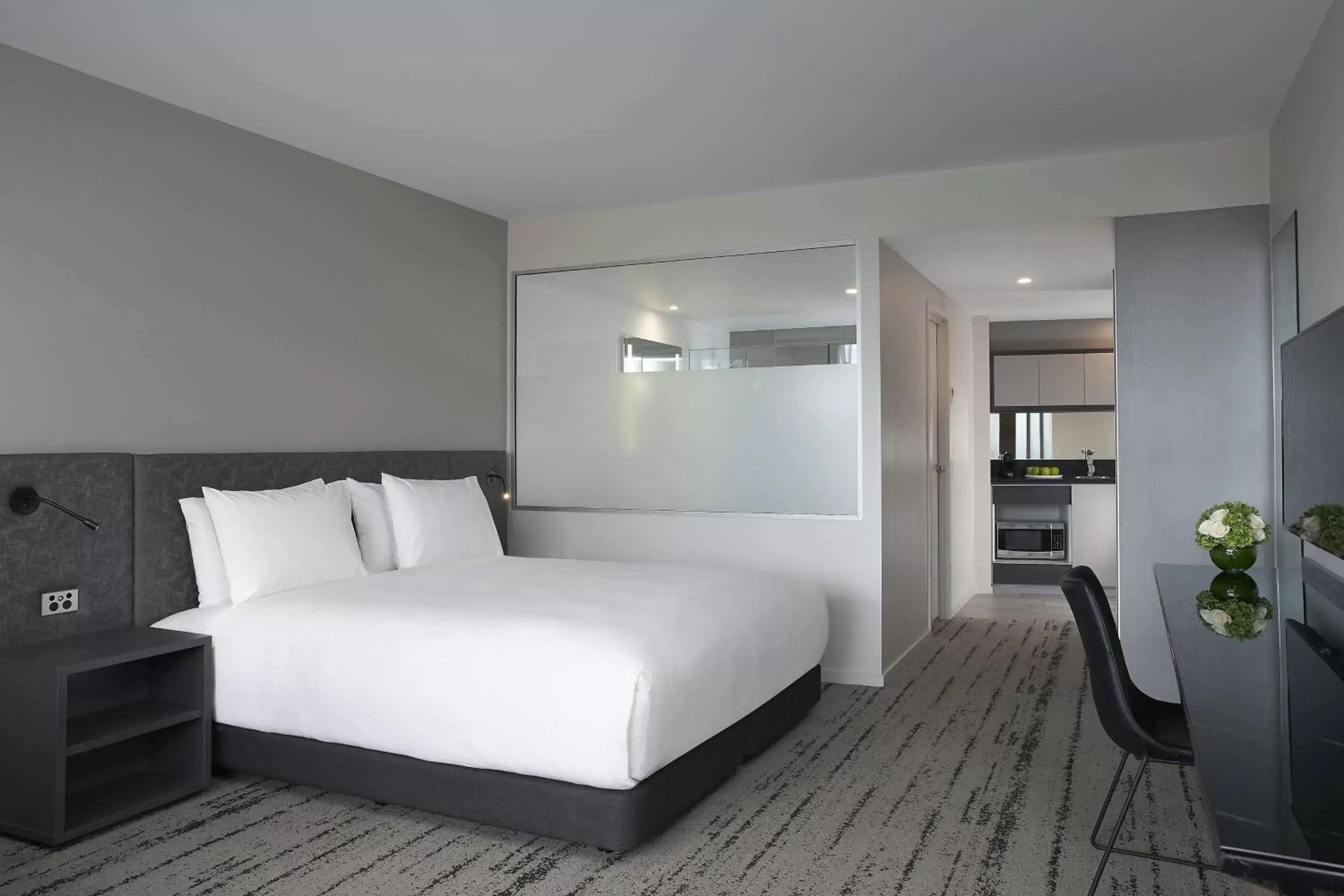 Bedroom, Bed in Courtyard by Marriott Brisbane South Bank