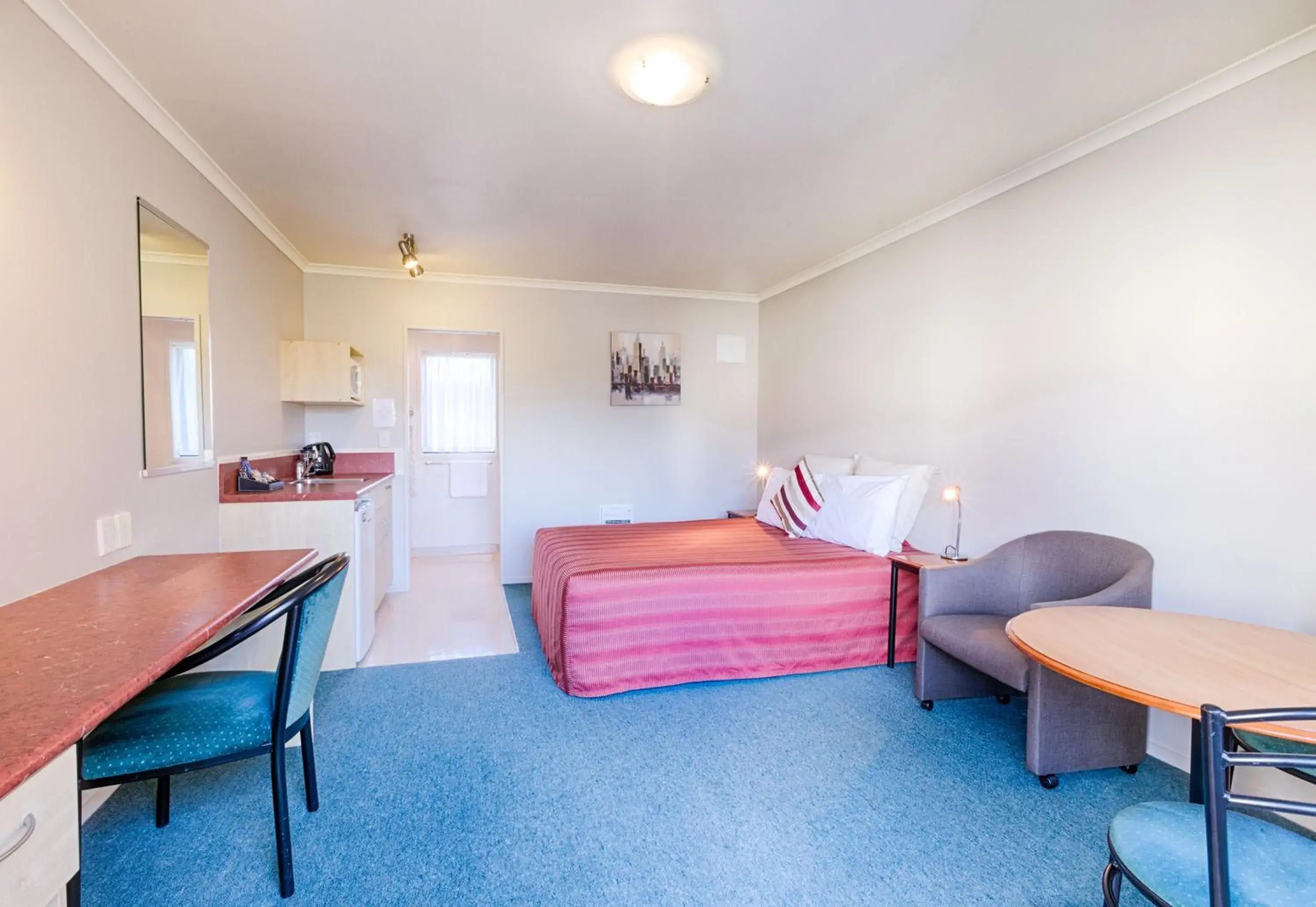 Photo of the whole room, Seating Area in Bella Vista Motel Hamilton