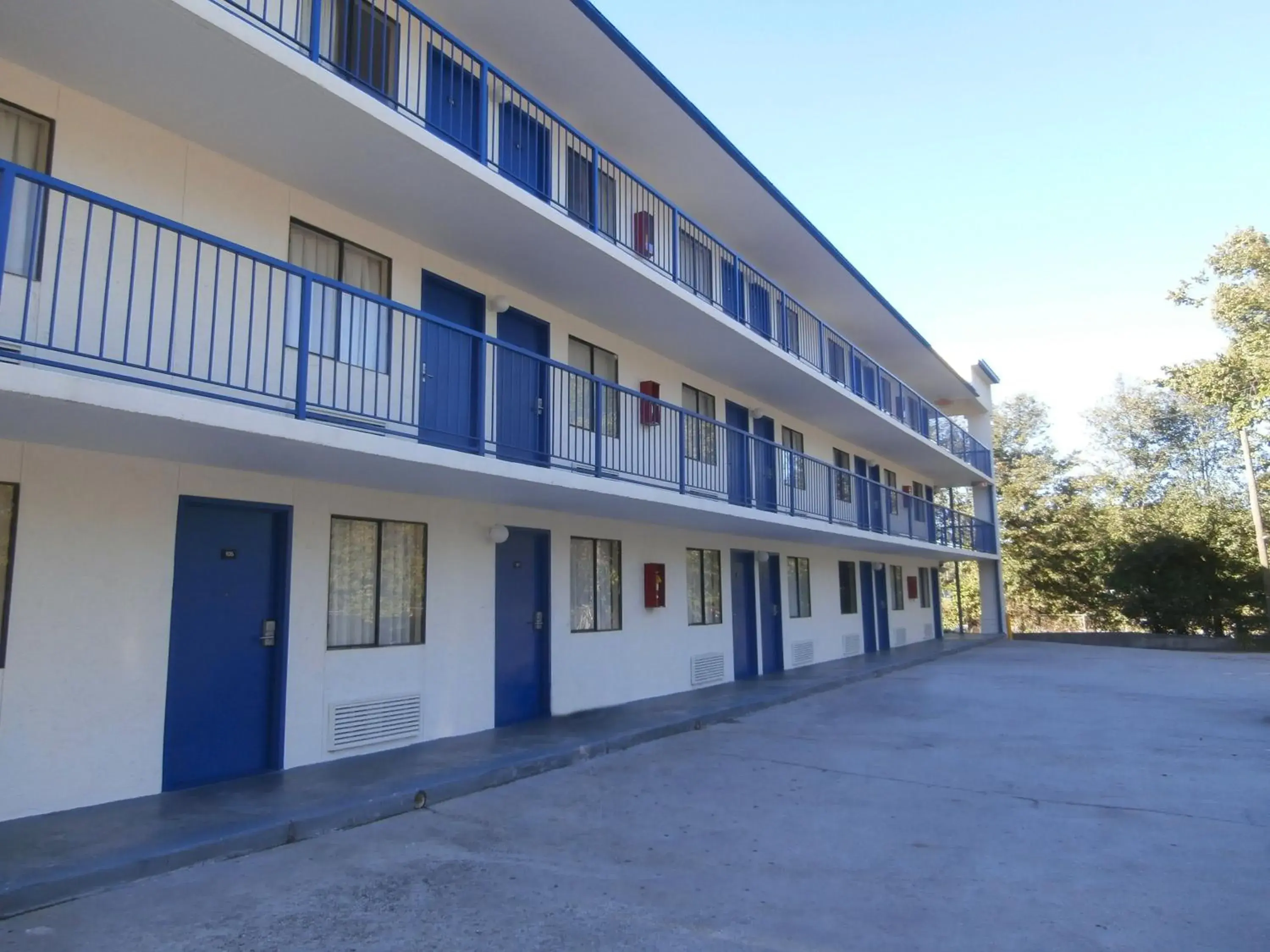 Property building in Americas Best Value Inn Tucker Property building in Americas Best Value Inn Tucker