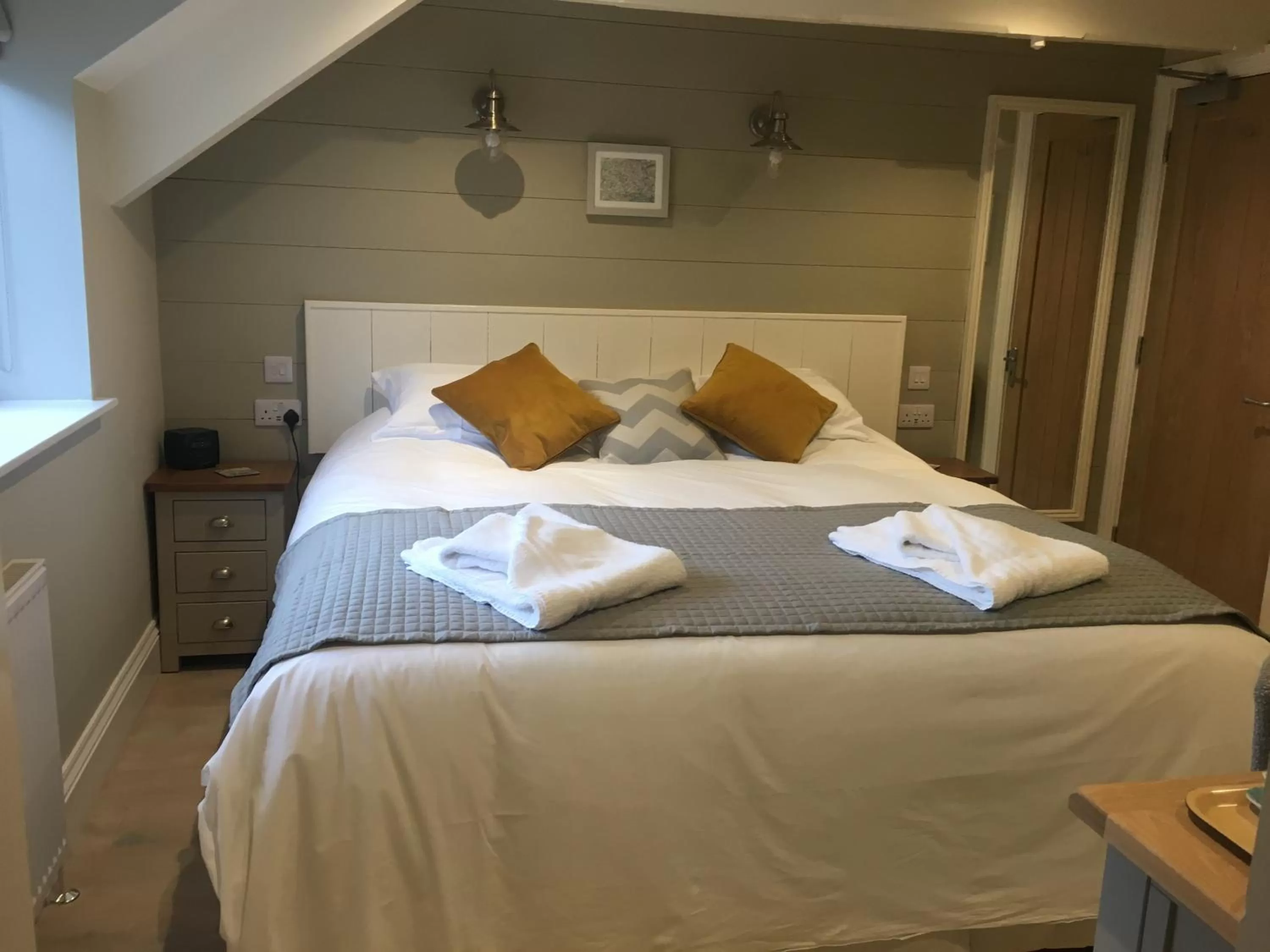 Bed in The Galleon Inn